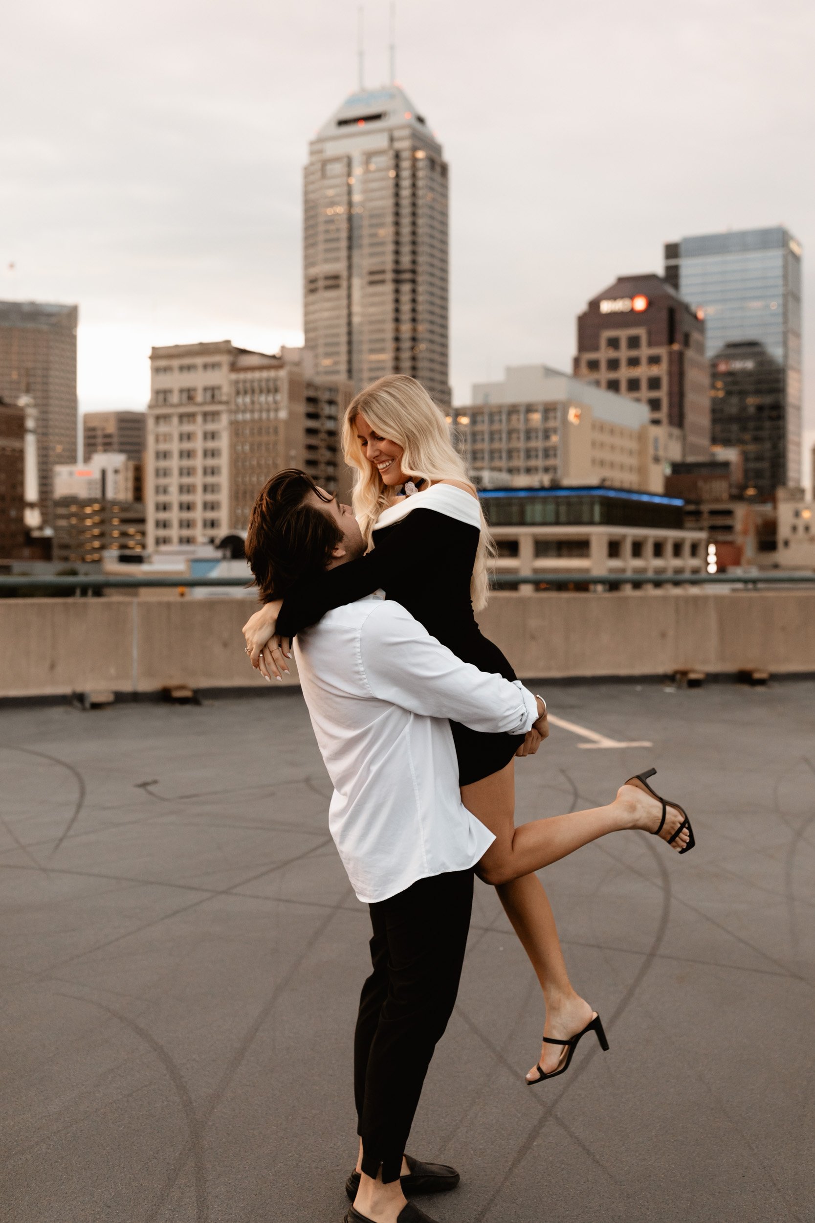 downtown-indianapolis-engagement-shoot-26.jpg