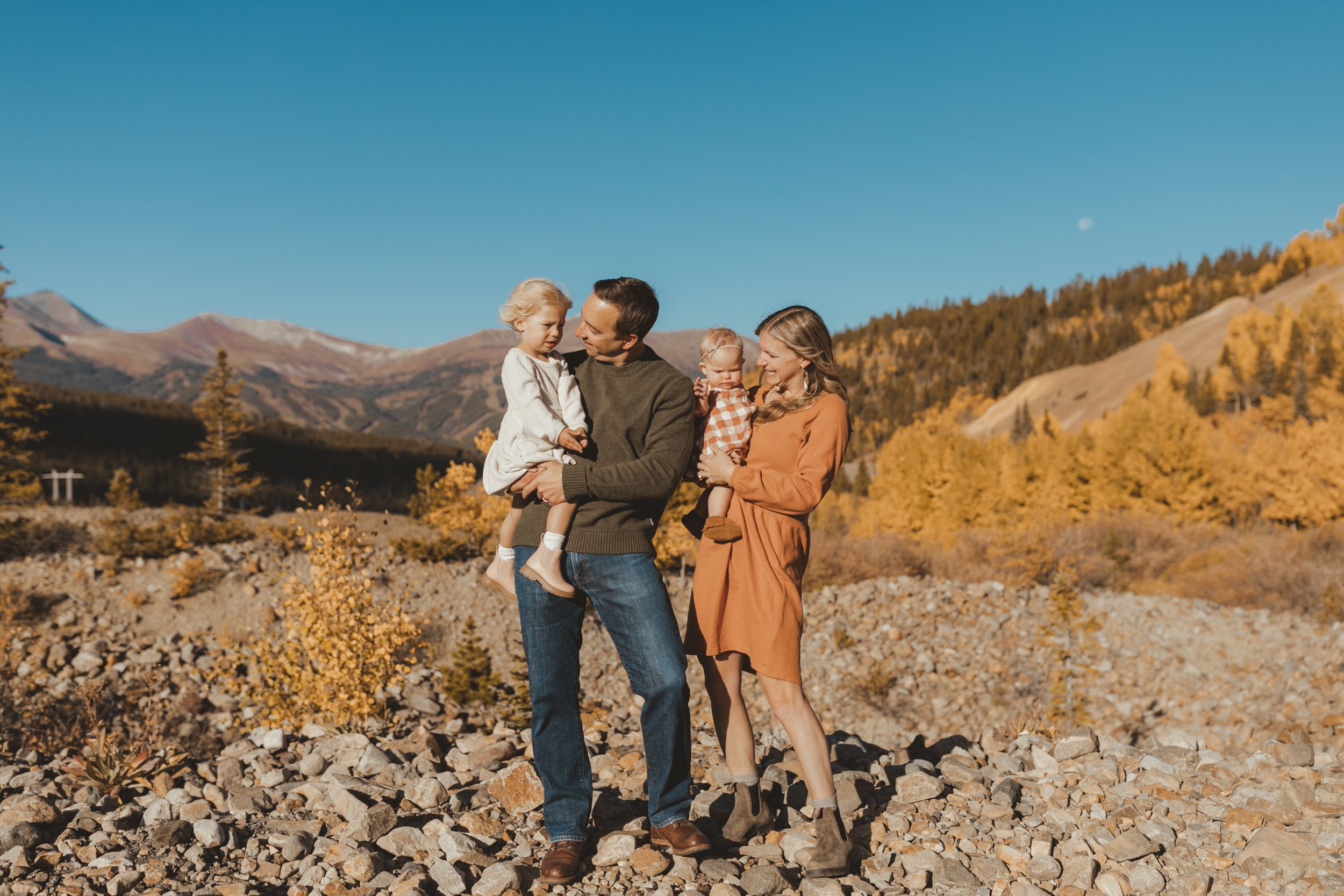 breckenridge-colorado-mountain-family-photoshoot-3.jpg