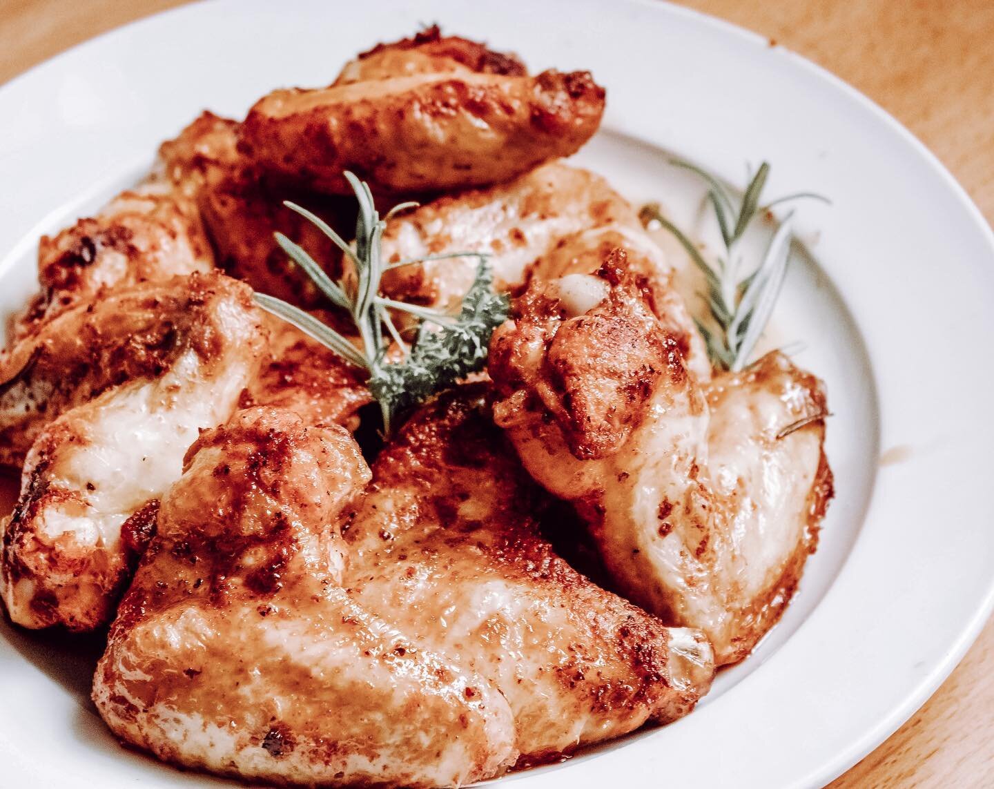 Rosemary chicken recipe up on the blog later today!

#food #foodporn #foodie #instafood #foodphotography #foodstagram #yummy #instagood #love #recipe #foodblogger #recipe #like #delicious #homemade #healthyfood #photooftheday #picoftheday #dinner #fo