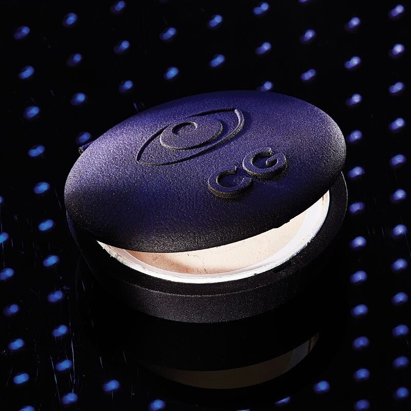 Customizing Makeup with Fashion Magazine