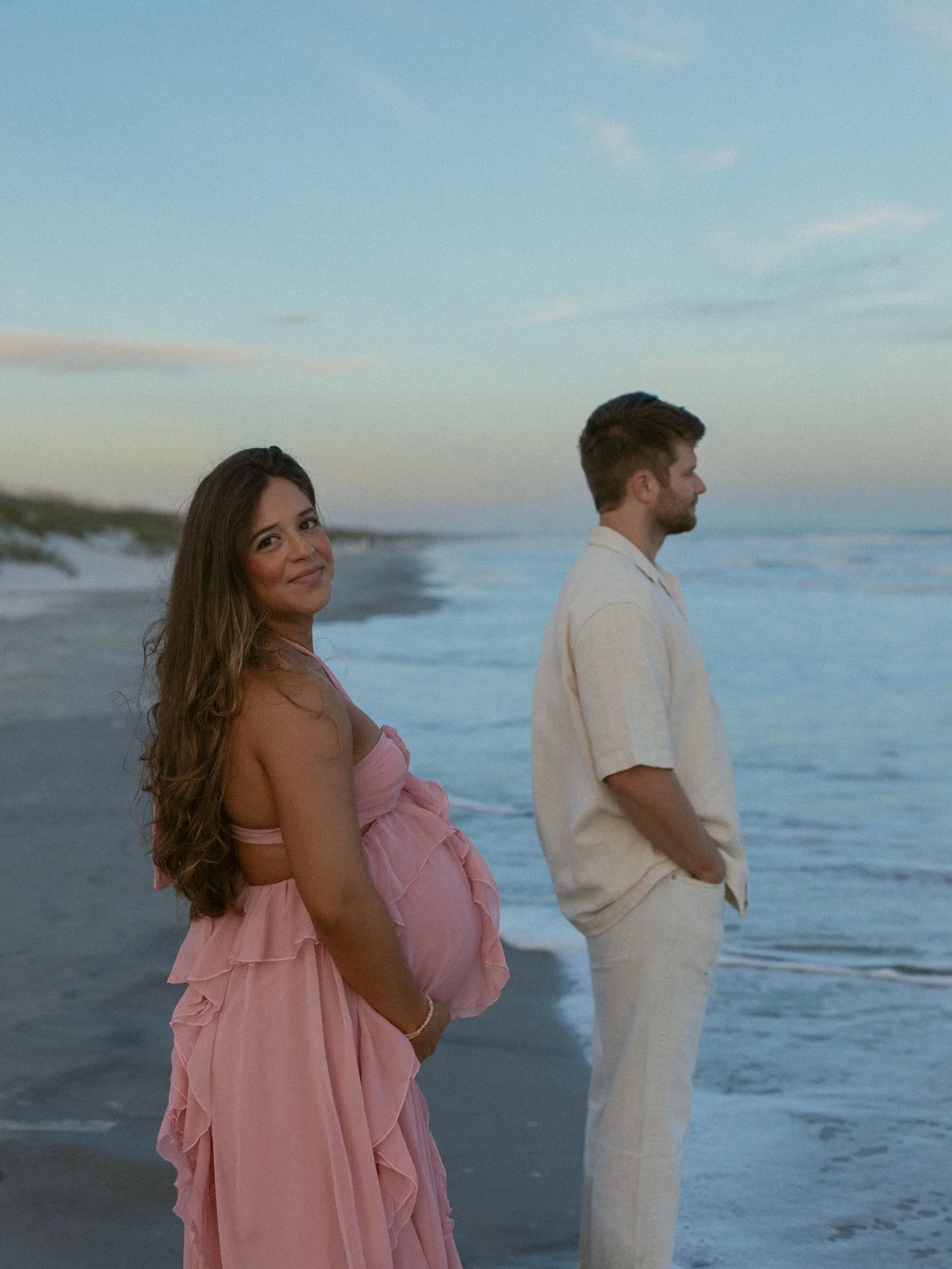 todays little gift of warmer weather and sunshine makes me want to be on a beach STAT. There&rsquo;s something about lounging at the beach all day and watching the glow of golden hour followed by the blue hour tones that does something to your soul 

