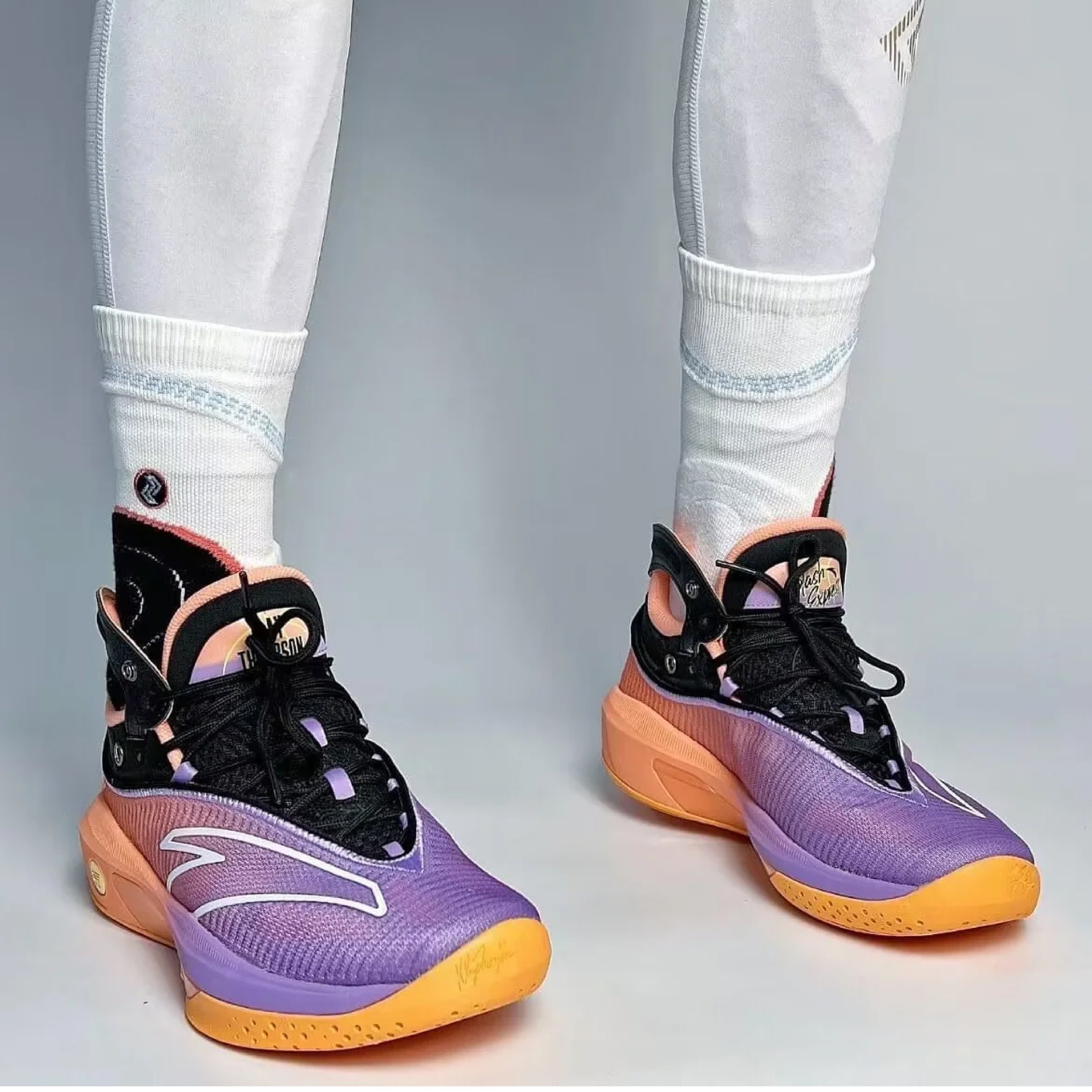 KT8_May_Shoe Grid-17.jpg