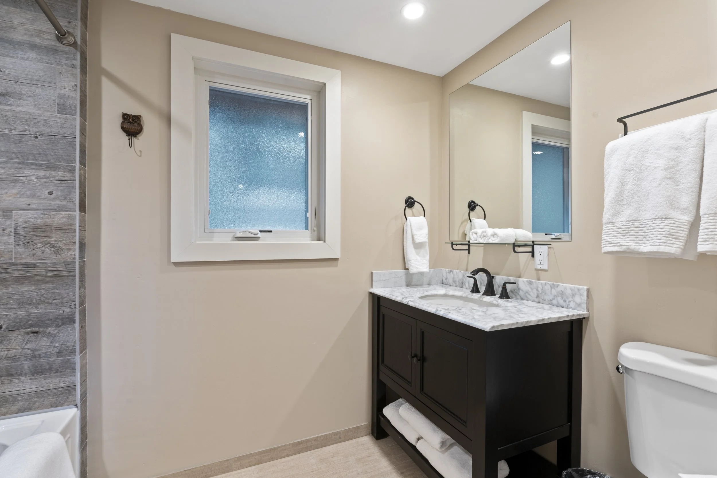 28-Bathroom-2.jpg