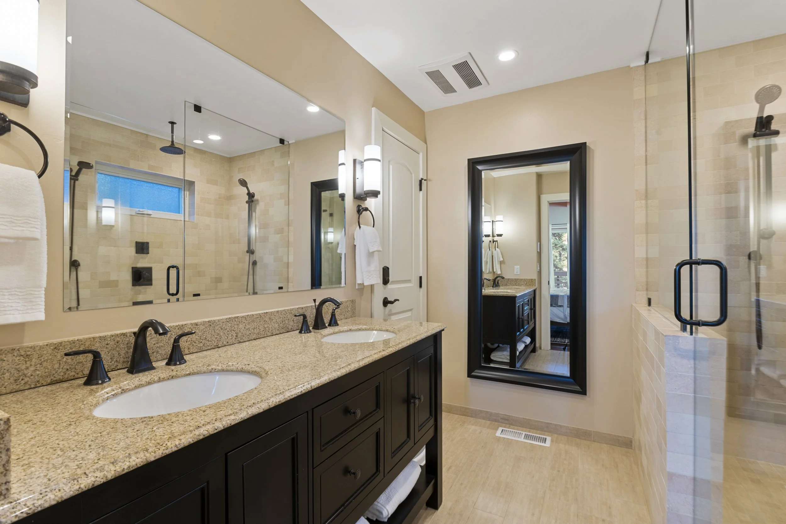 17-Master-Bathroom.jpg
