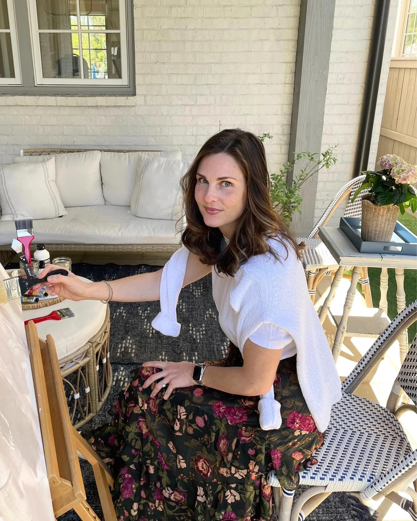 Spring in the south is *chef&rsquo;s kiss* 
&nbsp;
I took advantage of the beautiful weather this weekend to paint en plein air and made my patio into an outdoor studio. A few of my indoor plants came along to soak up the sunshine. 
&nbsp;
I&rsquo;m 