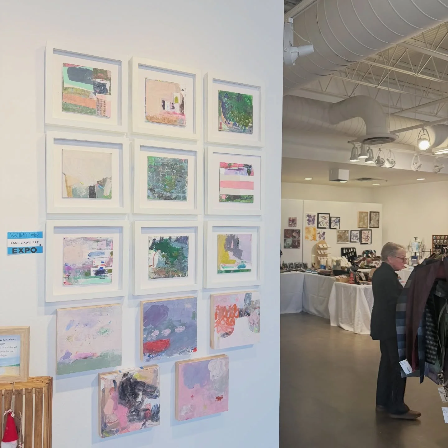 So many fun things to see at the Winter Expo @evanstonartcenter 

I was surprised and delighted to see my tiny work hanging together in a little collection🤗 

I also loved seeing all the different types of handmade items. 🌟🌟🌟

Swipe to see some o