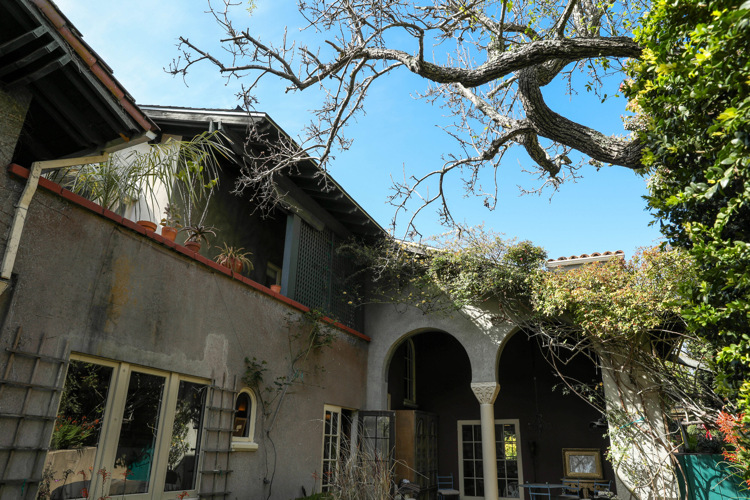 The courtyard at Villa Maybeck