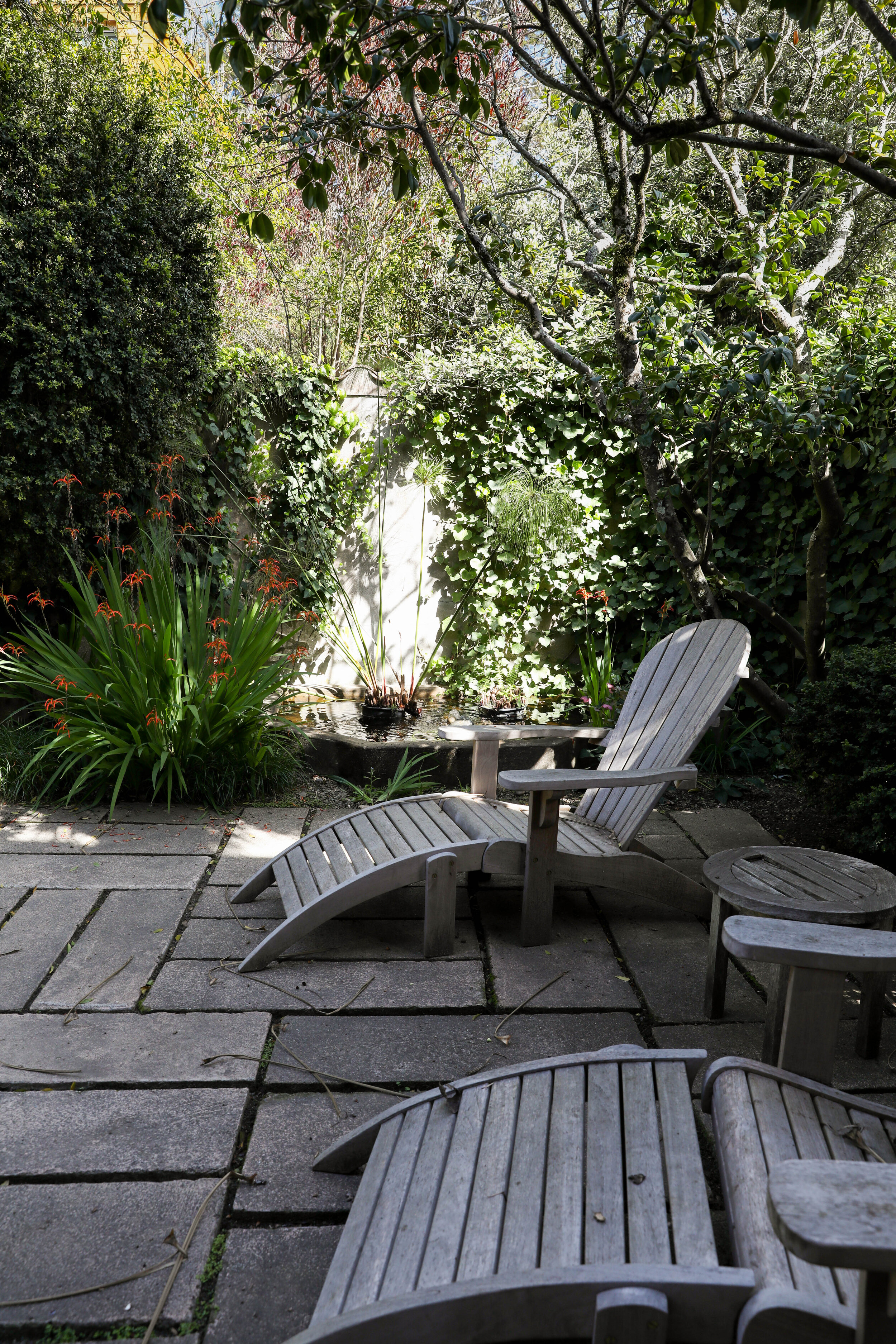 Courtyard and fountain at Villa Maybeck