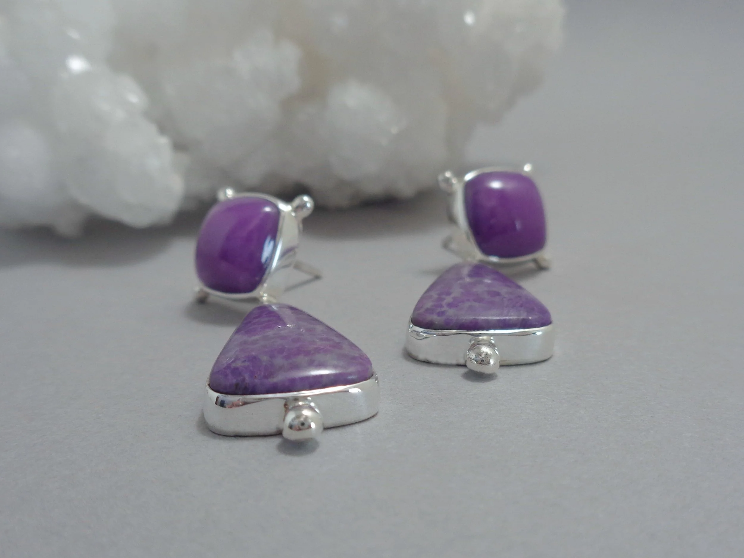 sugilite phosphosiderite.jpg