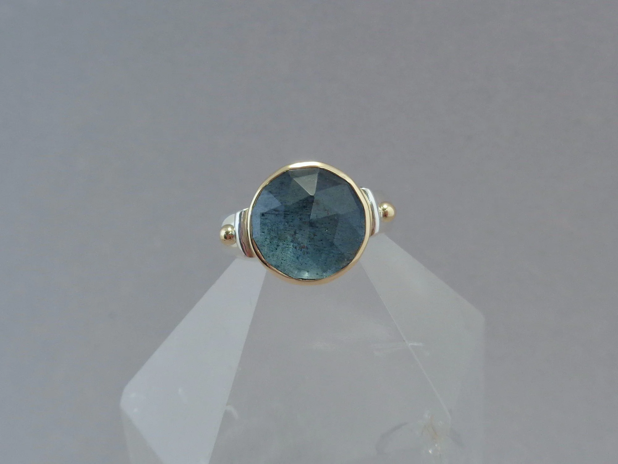 round moss aquamarine ring x.jpg