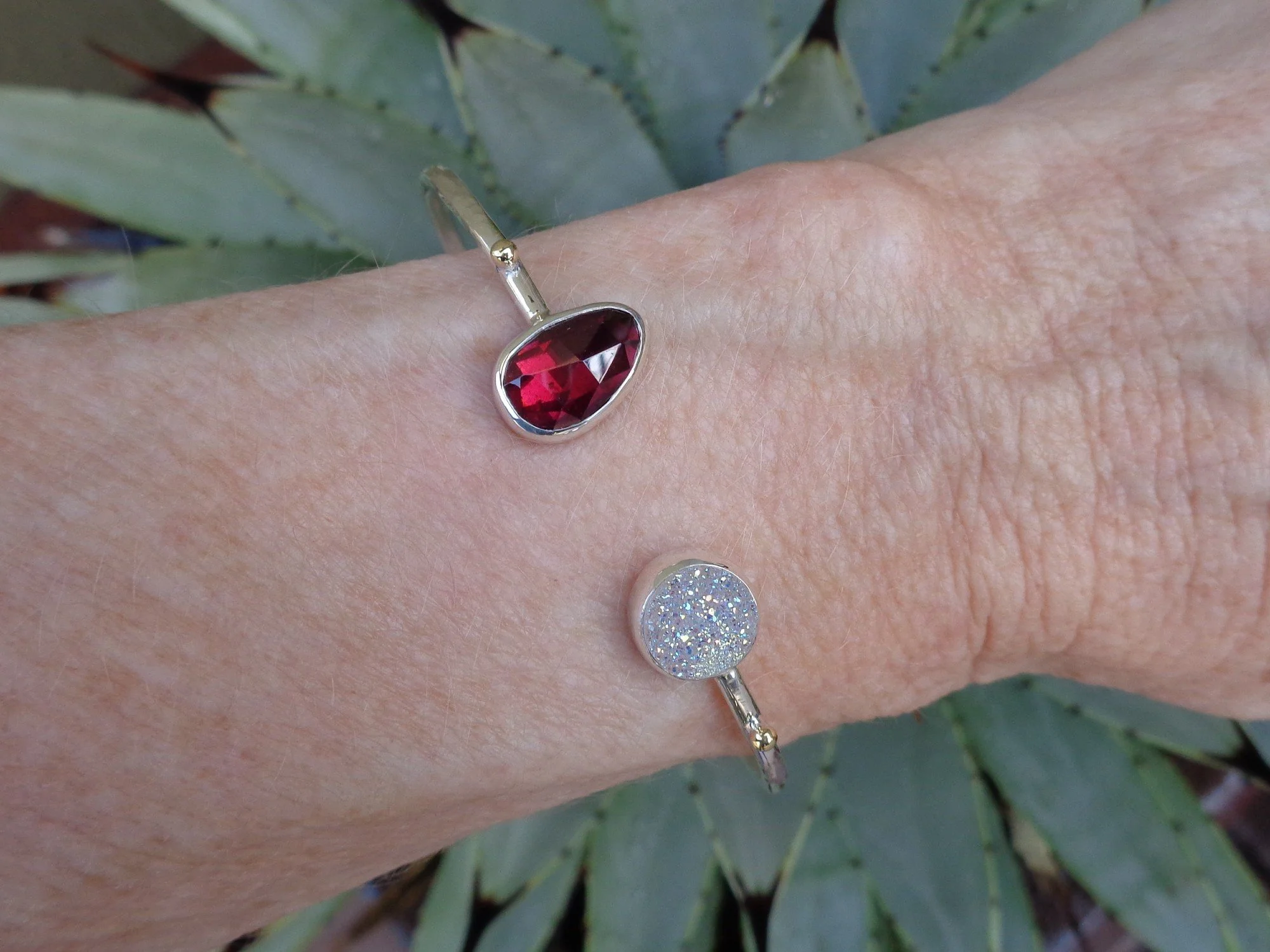 sparkly stone bracelet x.jpg