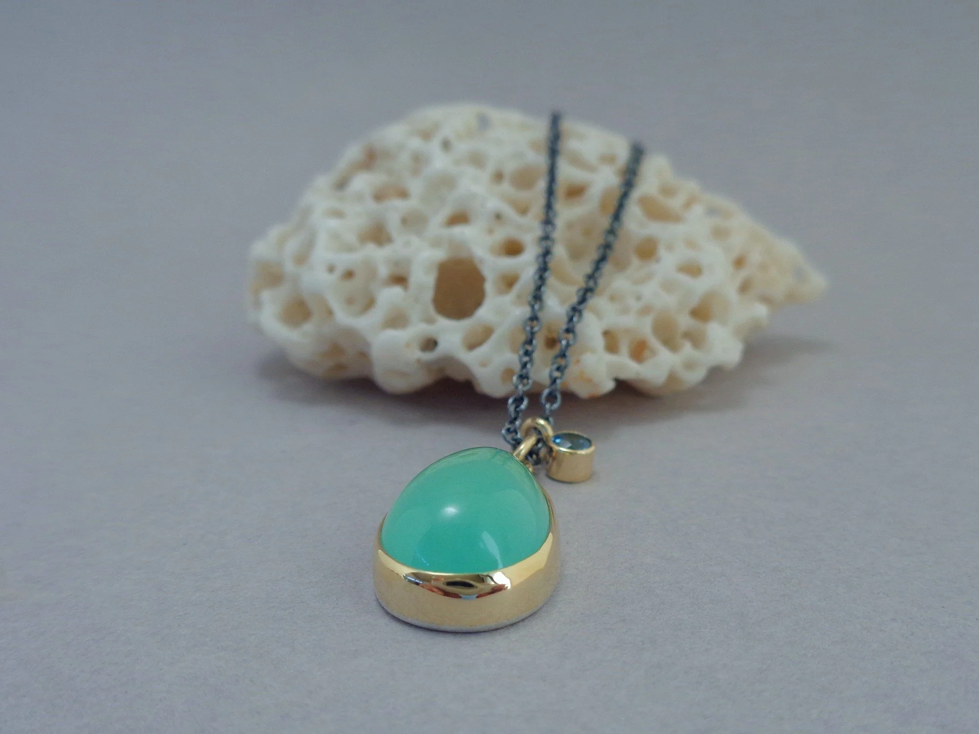 chrysopraase in gold pendant x.jpg