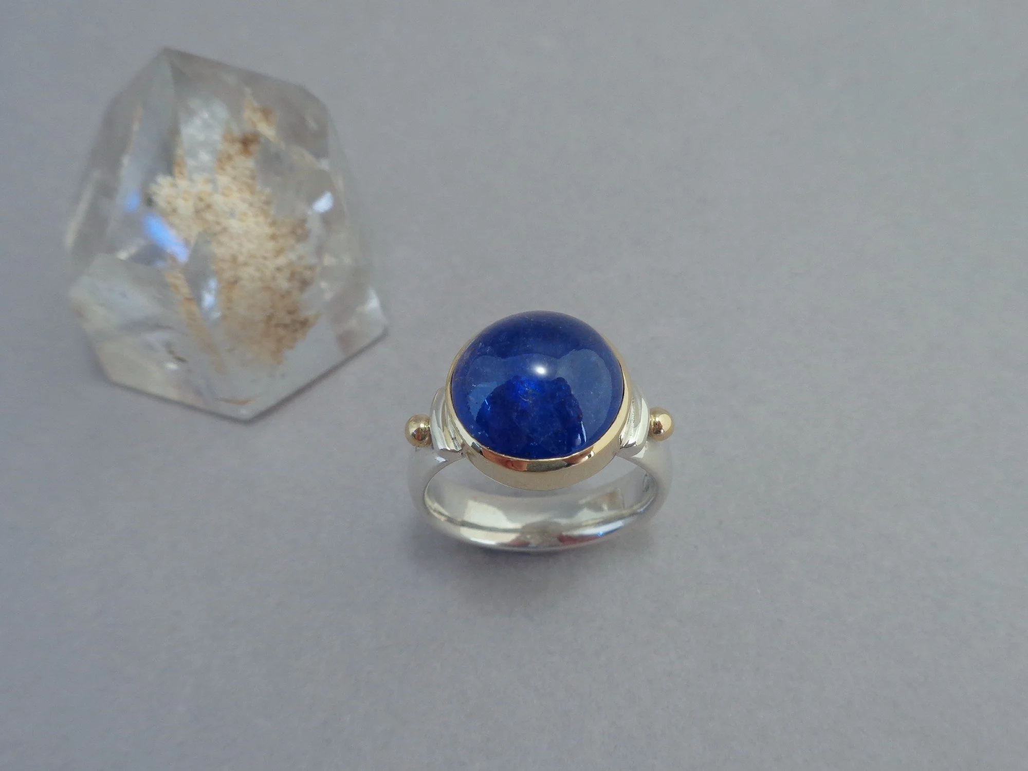 round tanzanite ring x.jpg