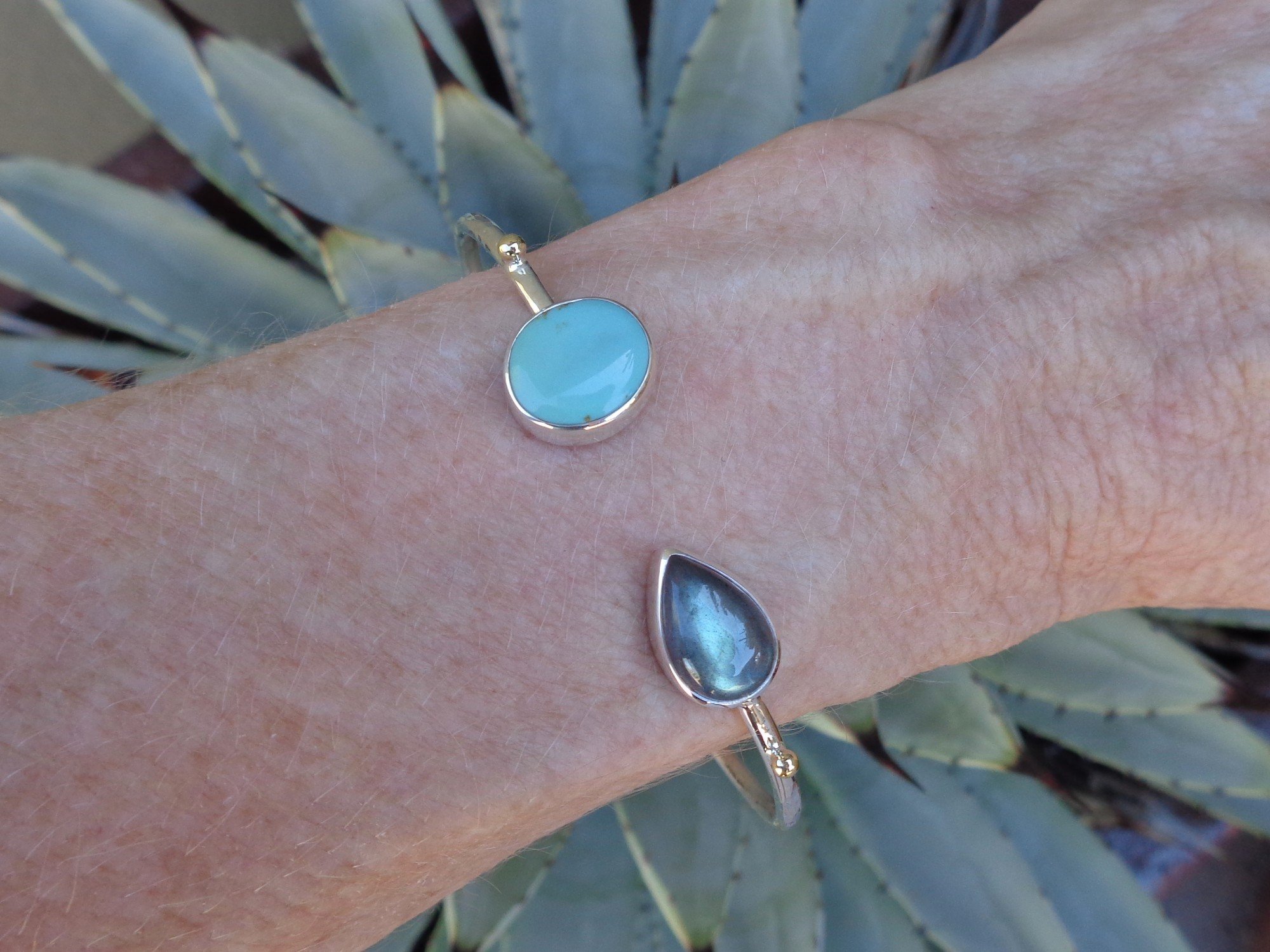 blue green turquoise and labradorite bracelet x.jpg