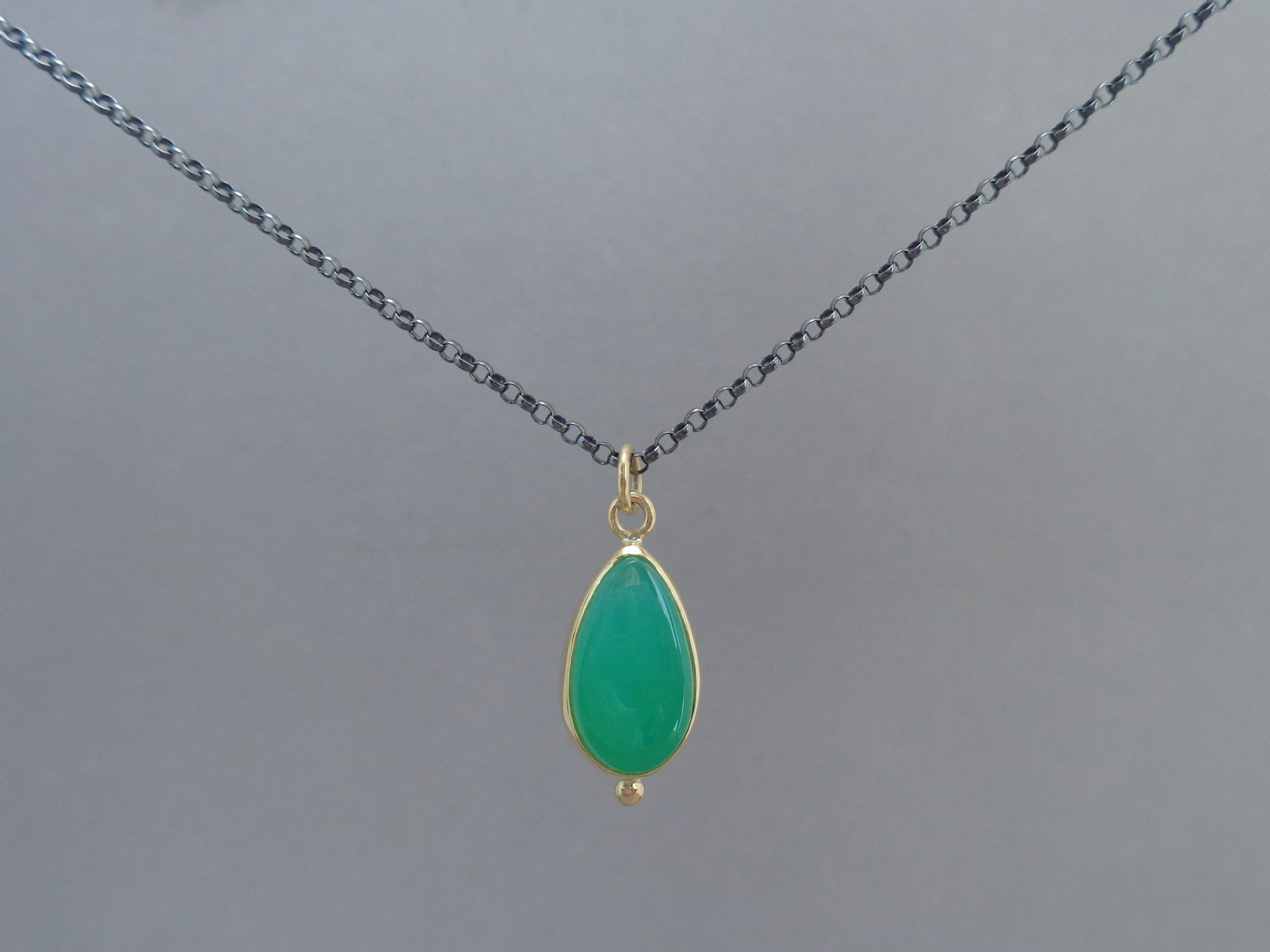 teardrop chrysoprase pendant x.jpg