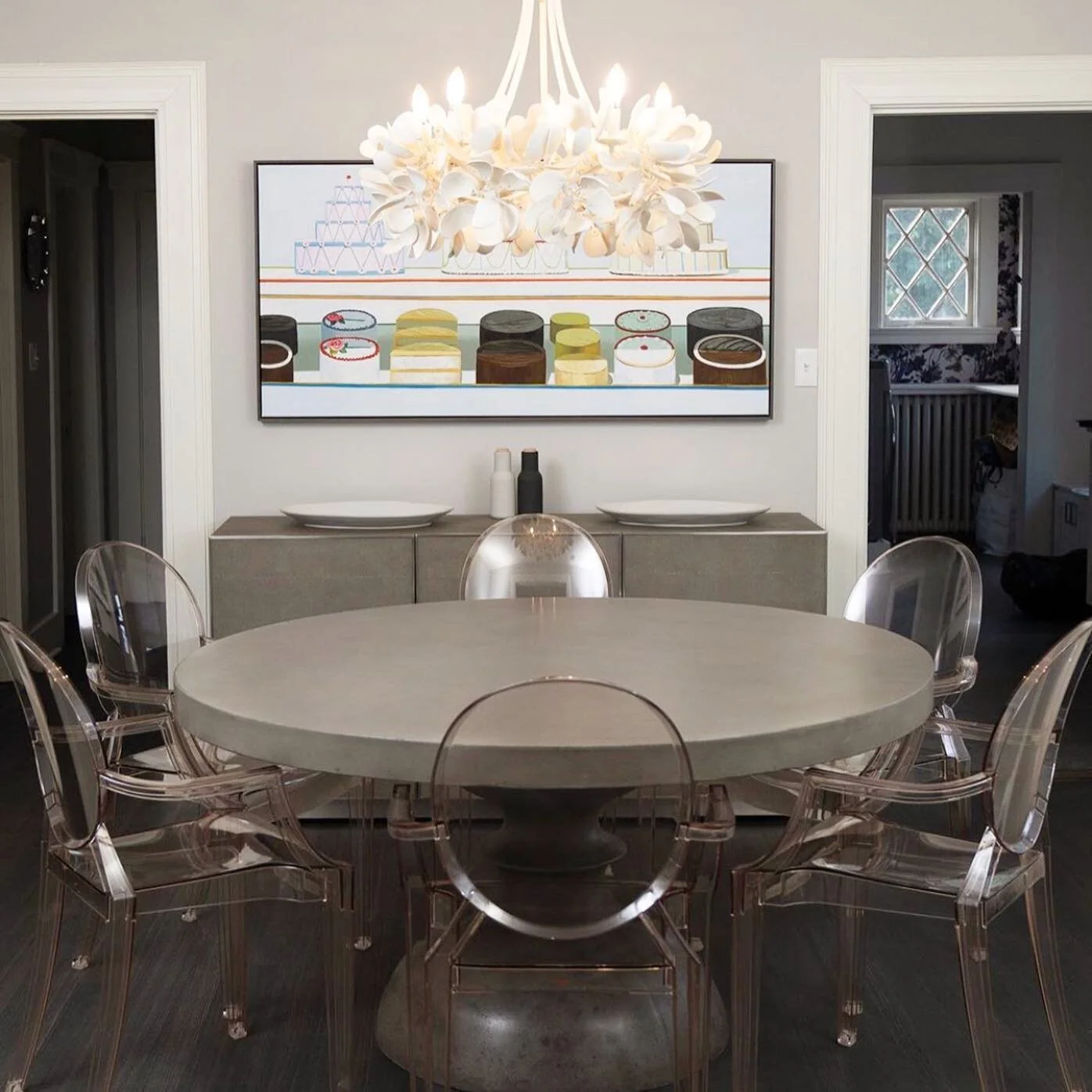 This Connecticut home was built 100+ years ago so I played a lot with the beautiful architecture by pairing modern & transitional pieces for an elegant, feminine space.
I collaborated with @homeprorx contractors to bring life to my ideas and my c