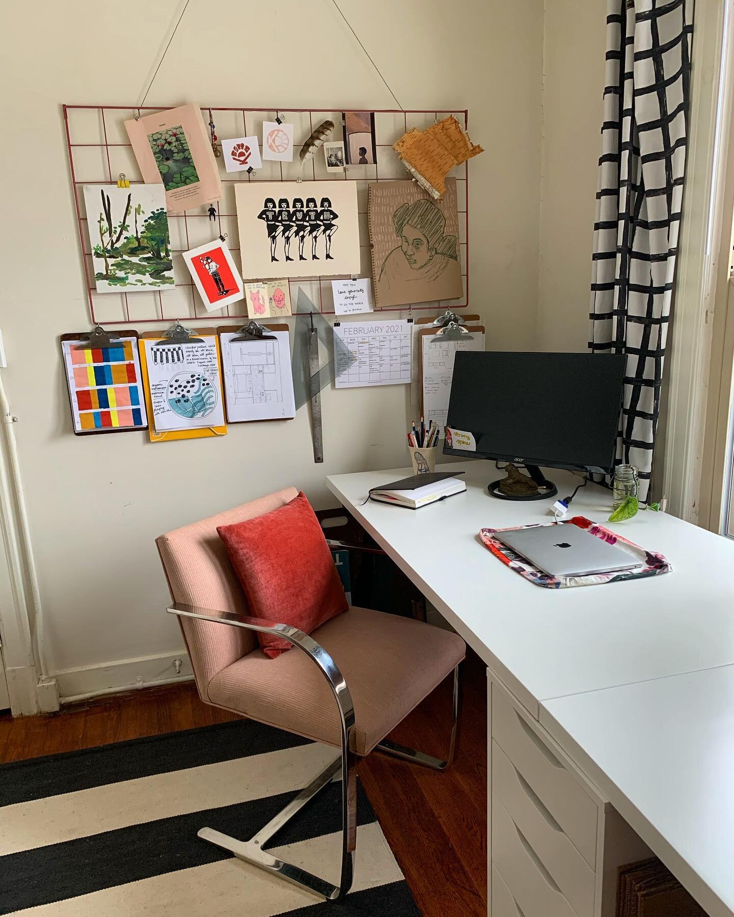 Happy Monday, Friends! Here&rsquo;s a little shot of my office to start off the week. It&rsquo;s already the brightest room in the apartment but the snow outside is reflecting even more light in and I am not mad about it.
I&rsquo;m also not mad about