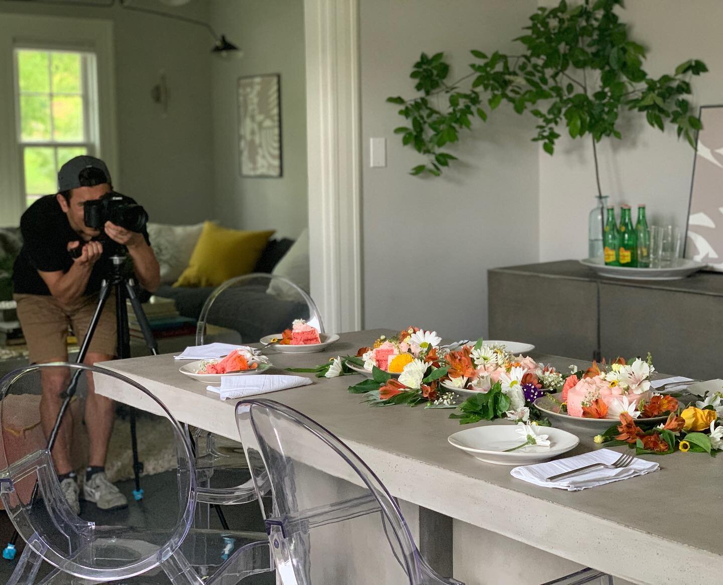 I just recently got back from the East Coast where I styled and photographed a home that I worked on in 2019 but only now was able to see completed. I styled this dining room like I was throwing a party, because why not. 
I&rsquo;m excited to finally