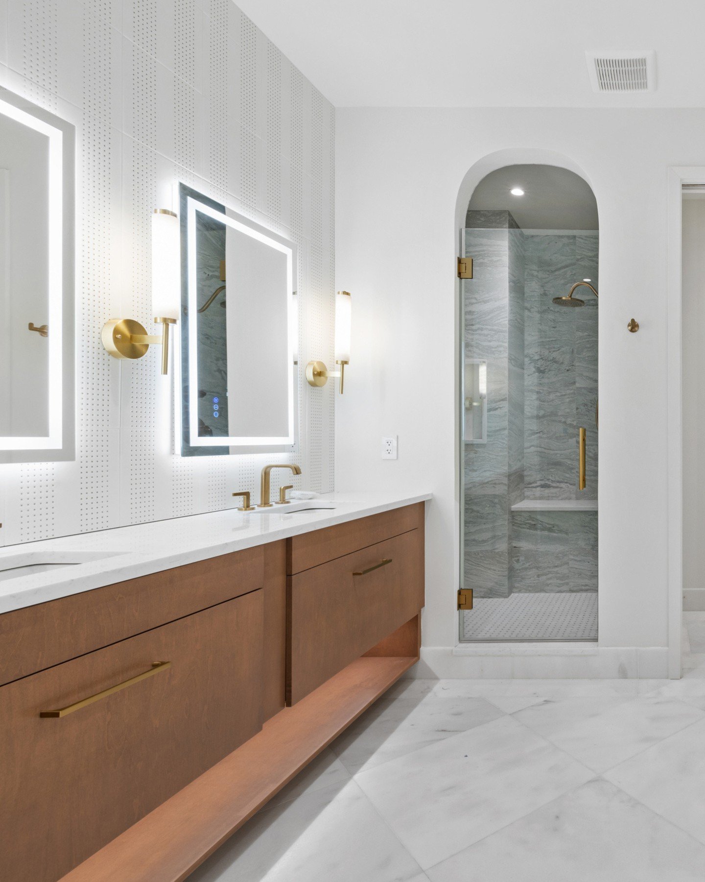 Before the tile selections, plumbing fixtures, and finishing touches come the decisions that truly shape a successful bathroom renovation.

From creating a functional layout and maximizing storage to selecting materials that will stand the test of ti