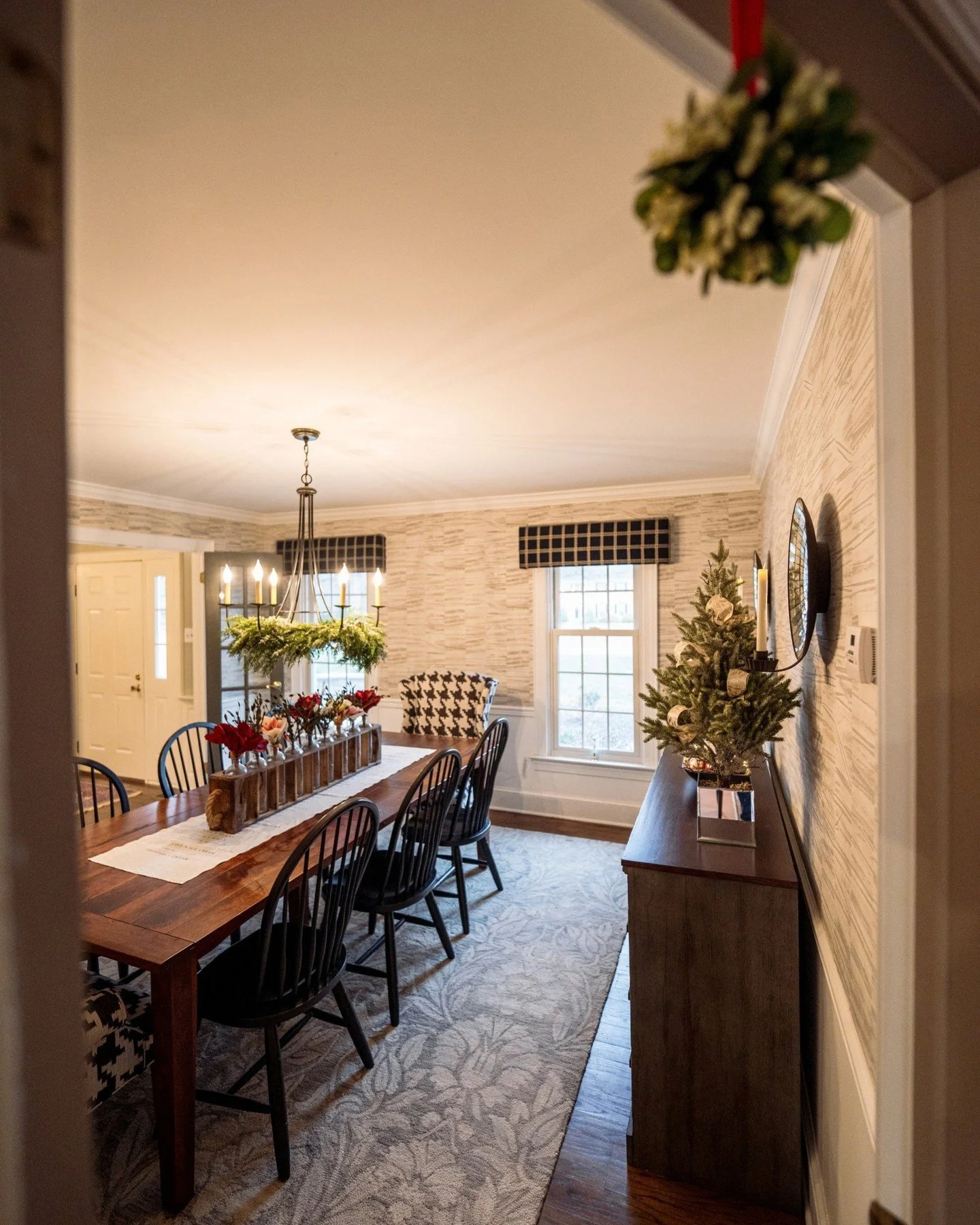 Already starting to feel the holidays approaching? 🎄✨

The calendars are filling up, the gatherings are being planned, and somehow the holiday to-do list keeps getting longer.

If decorating your home is already one of those things you&rsquo;re wond