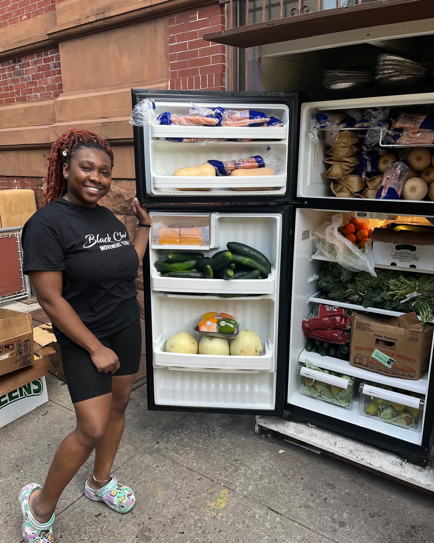 Swipe for Magic 🪄

We&rsquo;re Filling Fridges Again 🙌🏾🙌🏾 &hellip; this month we&rsquo;re hitting up fridges in #Harlem. 

To donate please click the donation link in our bio. 

Thanks again to our program partners &amp; sponsors @worldcentric @