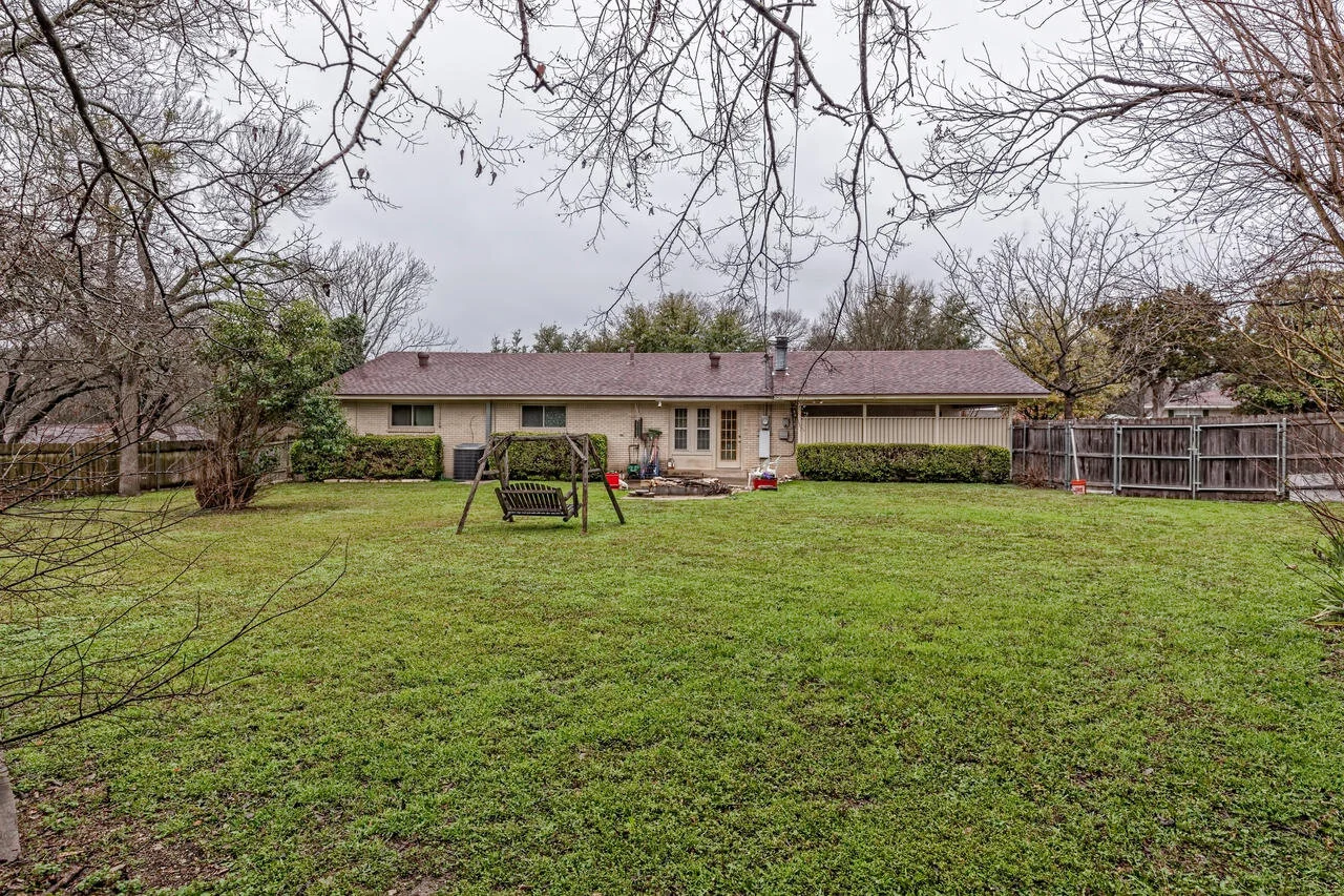 9128 Pin Oak Dr Woodway TX-023-004-IMG 9872-MLS_Size.jpg