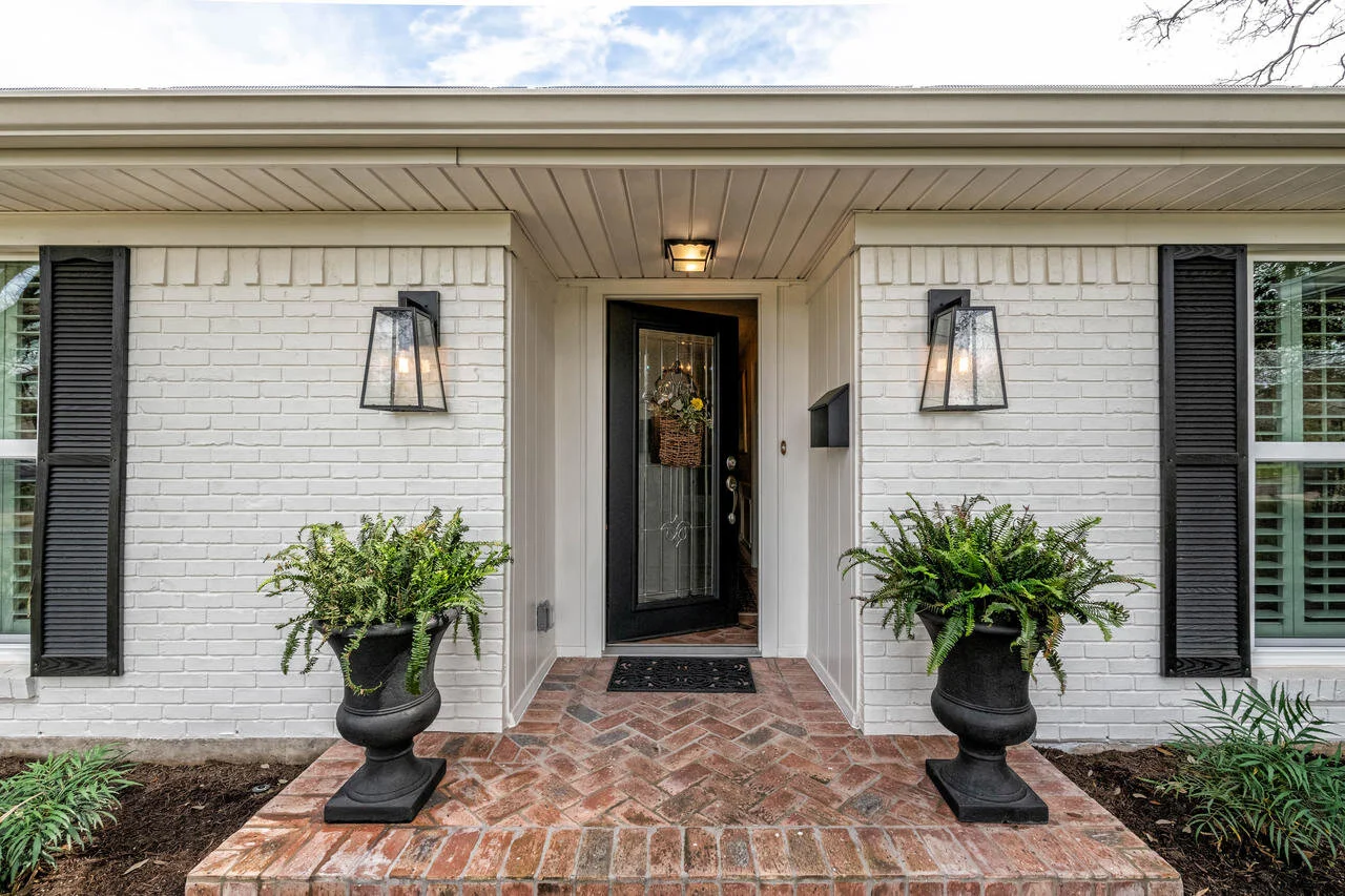 5200 Lake Jackson Drive