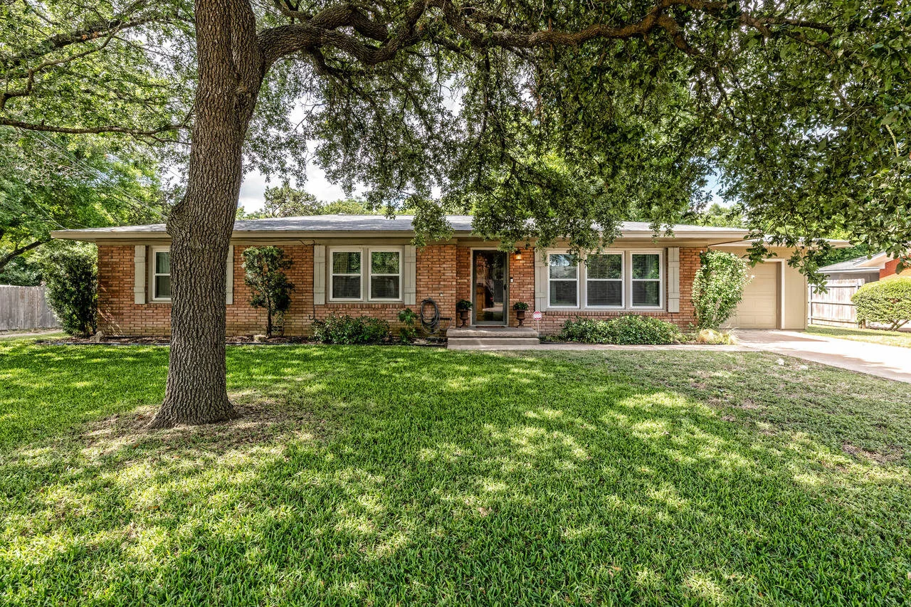 2306 Oak Cliff Drive
