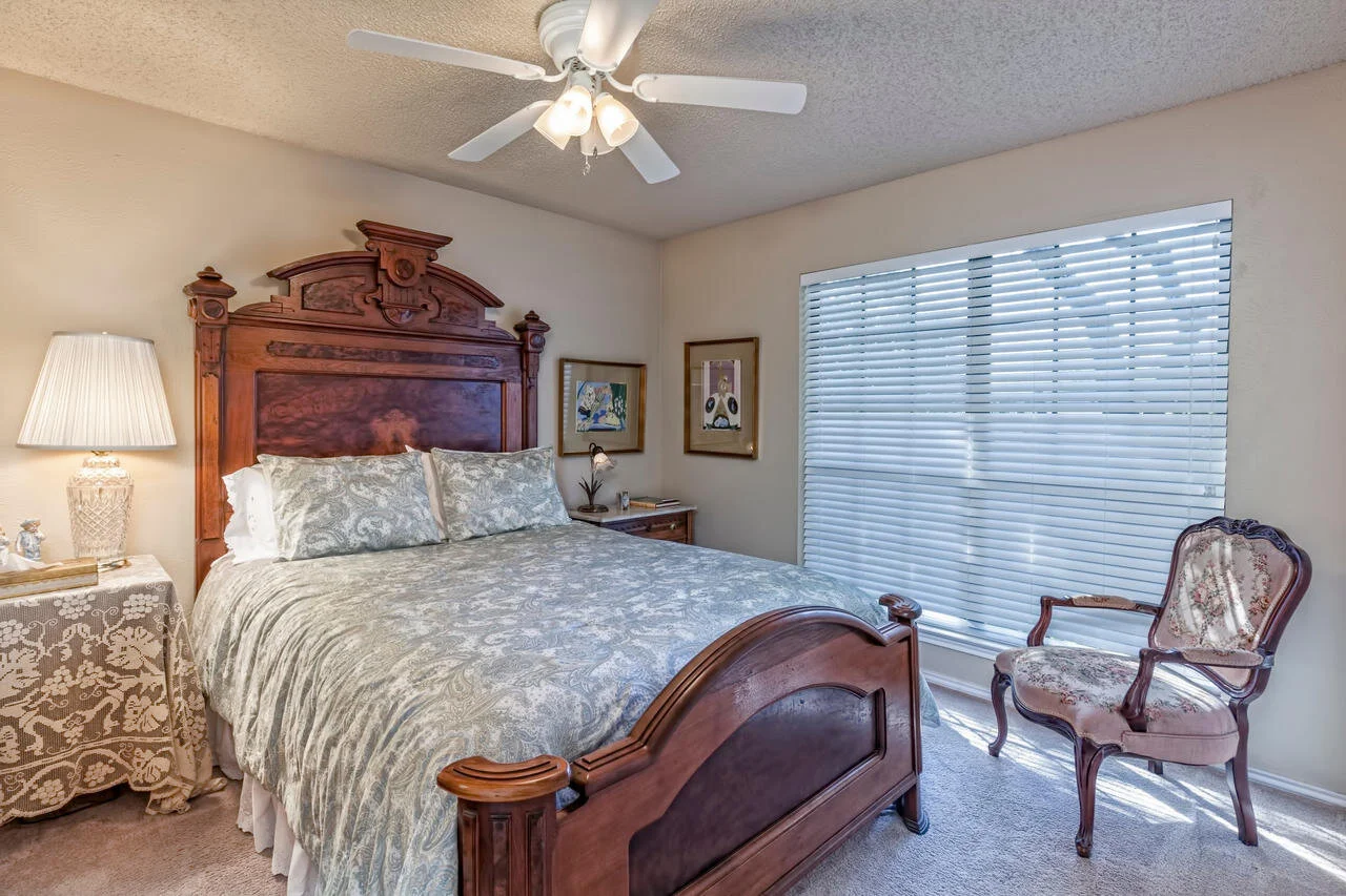 208 Westlane Cir Woodway TX-025-030-MG 0062Edit-MLS_Size.jpg
