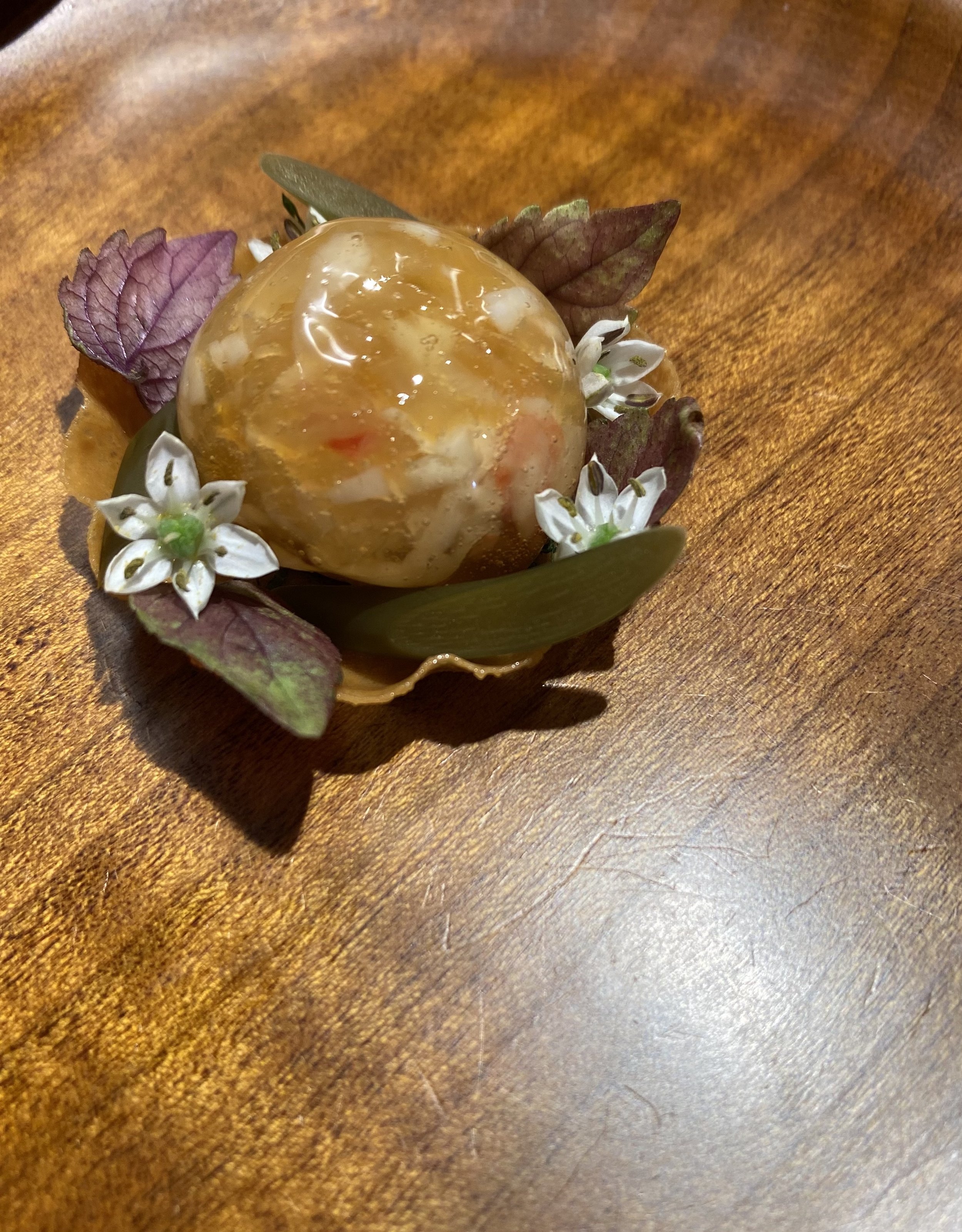 jelly fish & king crab tarlet, sesame seed, garlic scape jangachi
