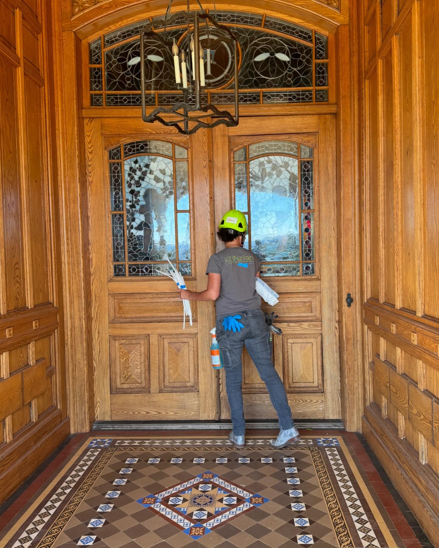 Yep, I got everything! 

Loving my @dovetailworkwear pants on days like this when I need to bring everything but the kitchen sink up two flights of stairs.

Pretty amazing entrance here @springmountainvineyard 

#historicpreservation #stainedglasswin