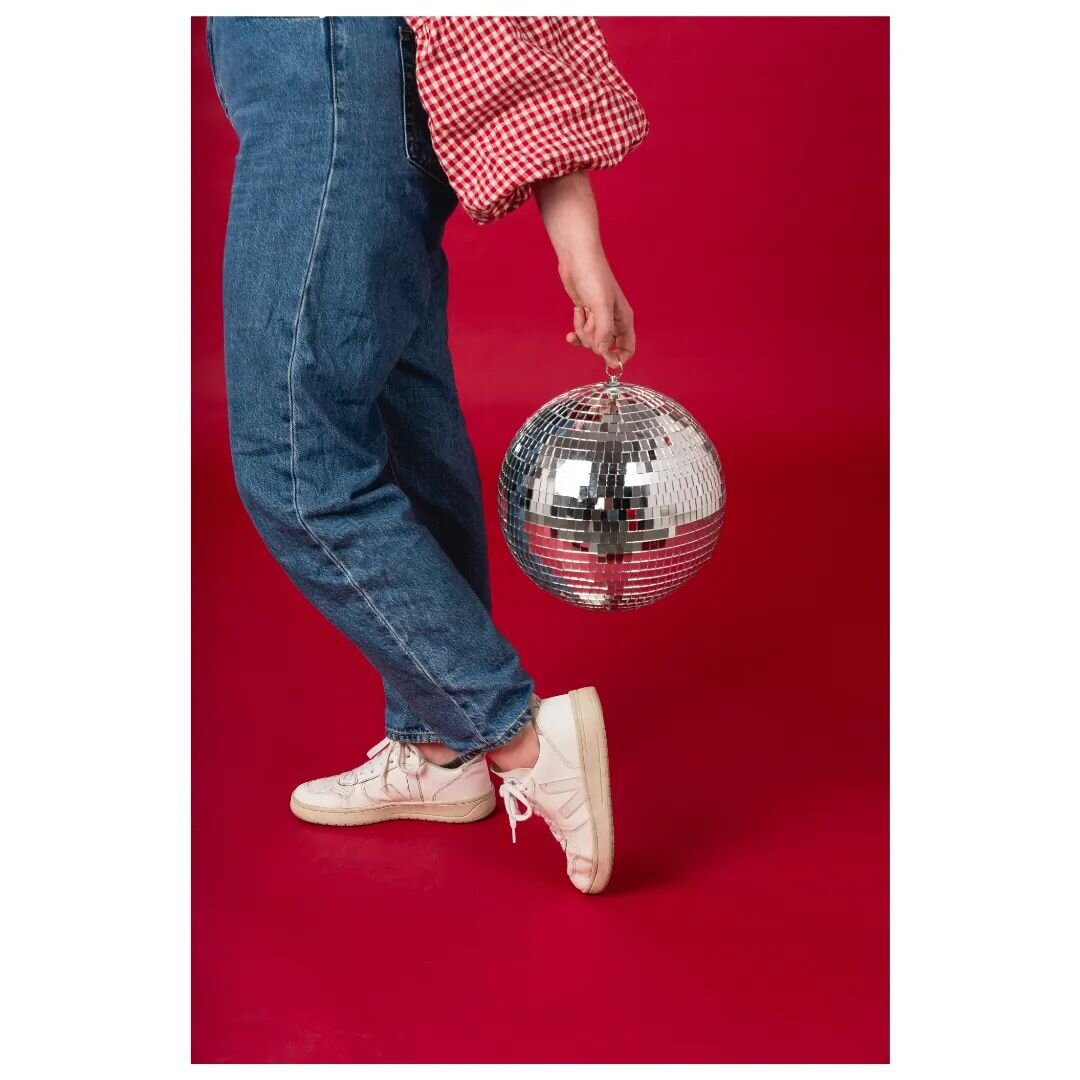 Friday feels. 🕺

📷 from a fabulous personal branding session with @alexstaples_coach 

#disco #friyay #personalbranding #portrait #portraitphotography #wellingtonphotographer #portraitphotographer #groove #groovey #coach #lifecoach #performancecoac