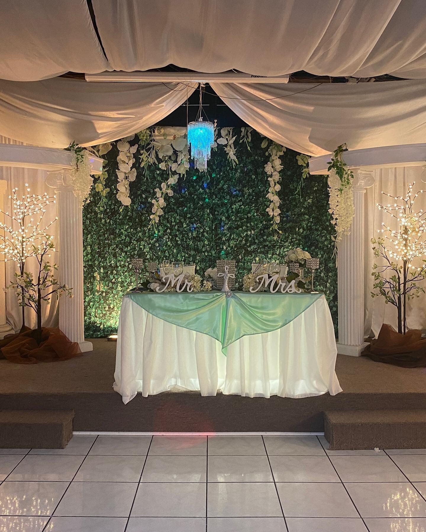 Beautifully wedding decor at our Illusions #1 #weddings #kissimmeeflorida