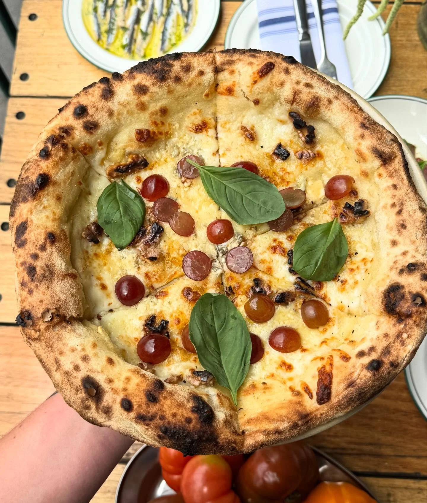 Three cheese, yes plzzzzzzzz

Mozz, Gruy&egrave;re, Gorgonzola, walnut, grapes 🧀 🍇