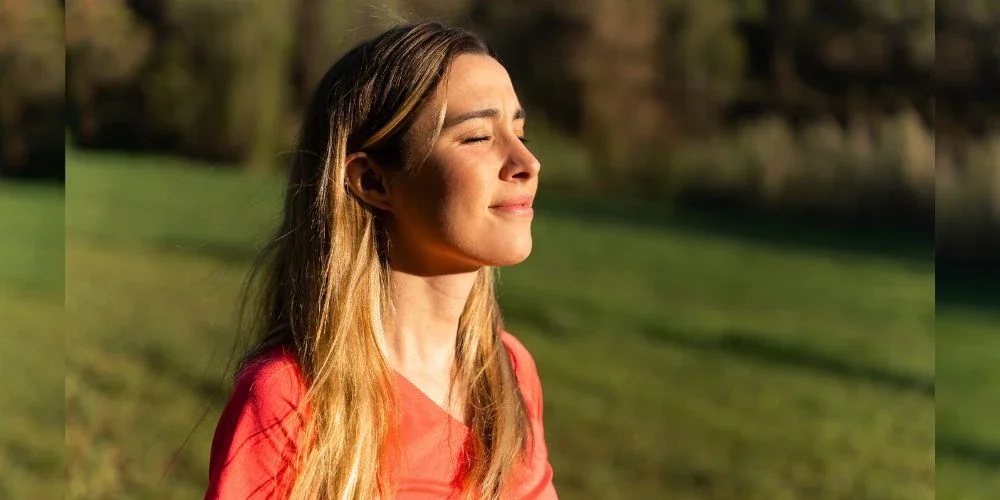 Managing Anxiety During Seasonal Changes: Gentle Ways to Care for Your Mind This Spring 🌱