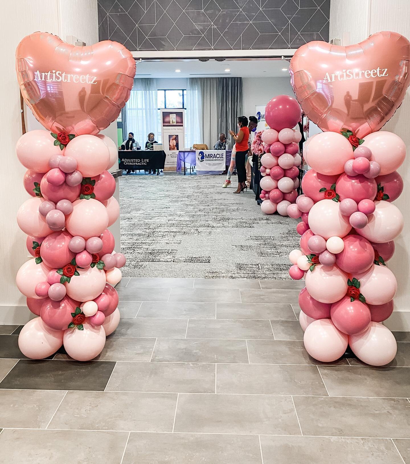 Thank you @artistreetz for choosing Babaloonz Balloons! I think our organic balloon columns added the right touch for your Valentine&rsquo;s Day expo. 
Follow @artistreetz for the deets on all of their upcoming events!🎈🎈

...
....
.....

#mississip