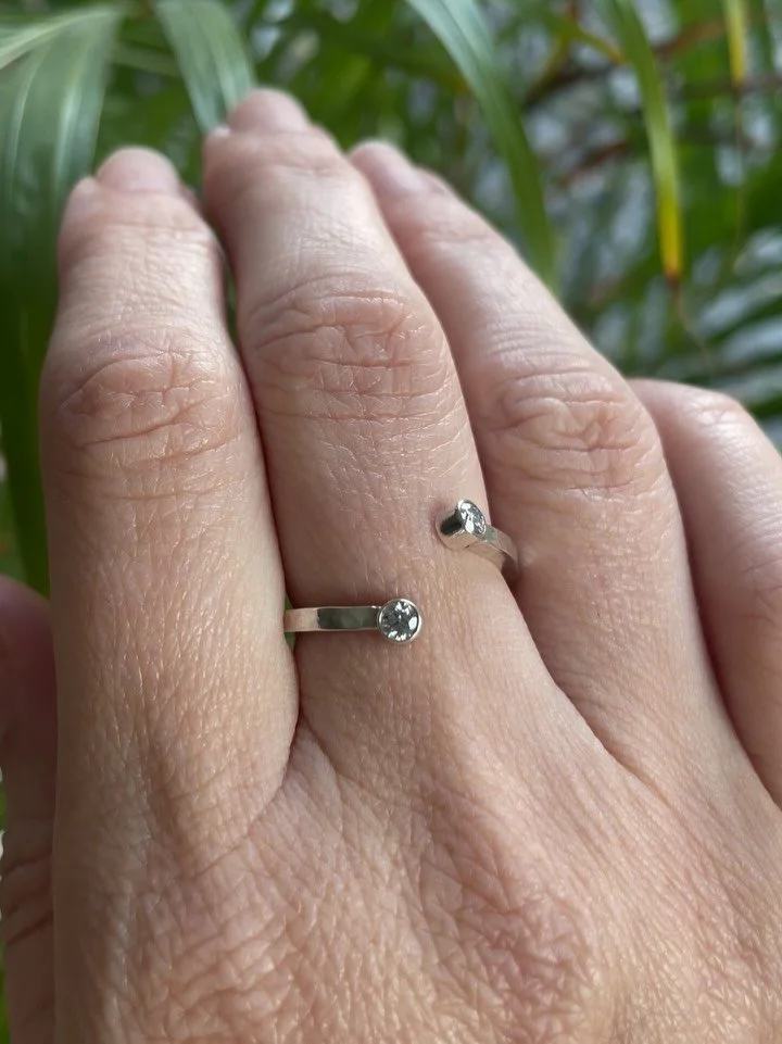 Another new ring for your viewing pleasure, and this one has a matching bangle 🤍🤍

A Sterling Silver textured open band, with two sparkly grey Moissanites - beautifully elegant! 

Size O 1/2 - available now on the website 💫

#moissanitering #moiss