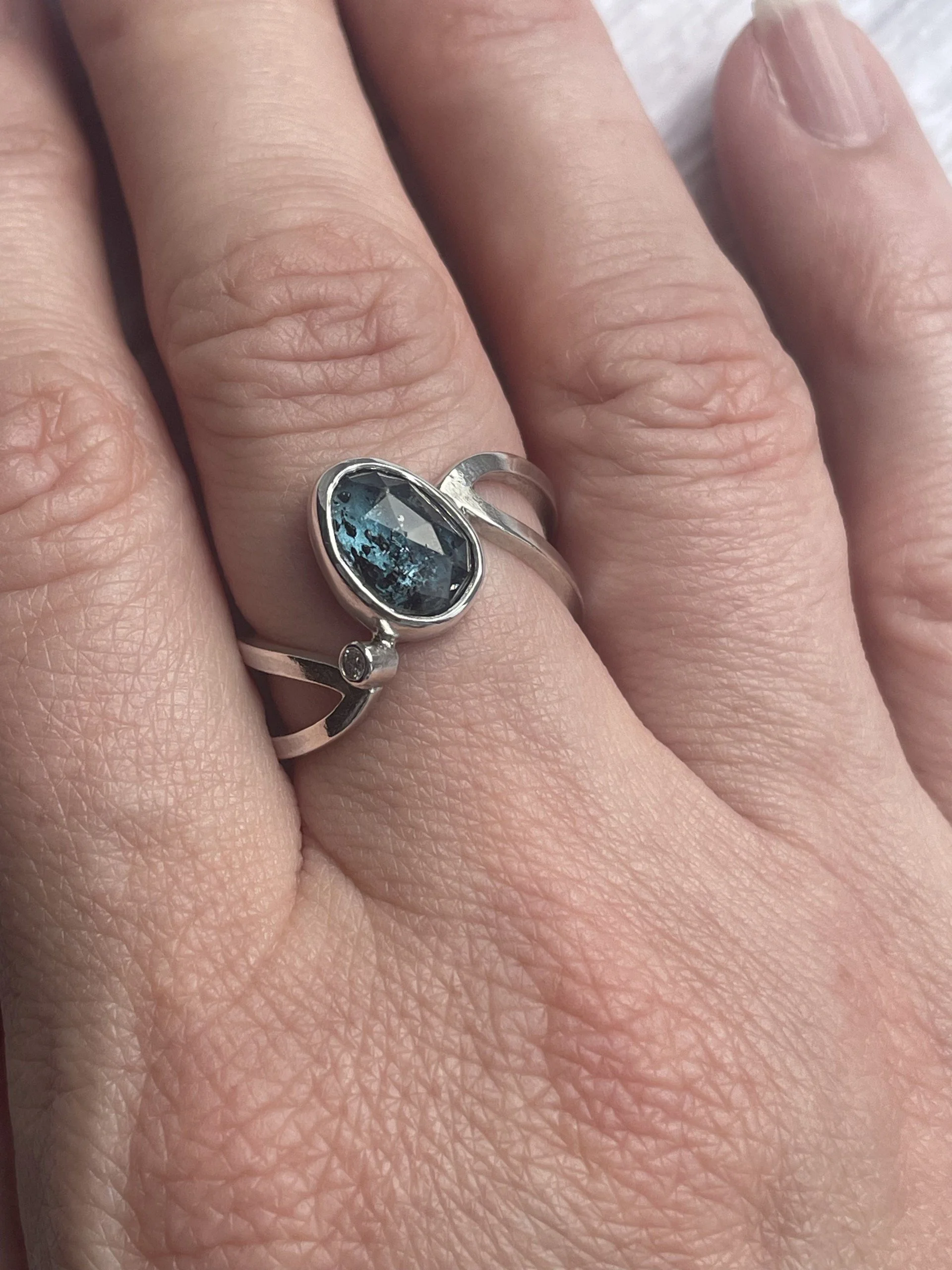 wire-and-wood-jewellery-sterling-silver-teal-moss-kyanite-ring-moissanite-worn.jpg