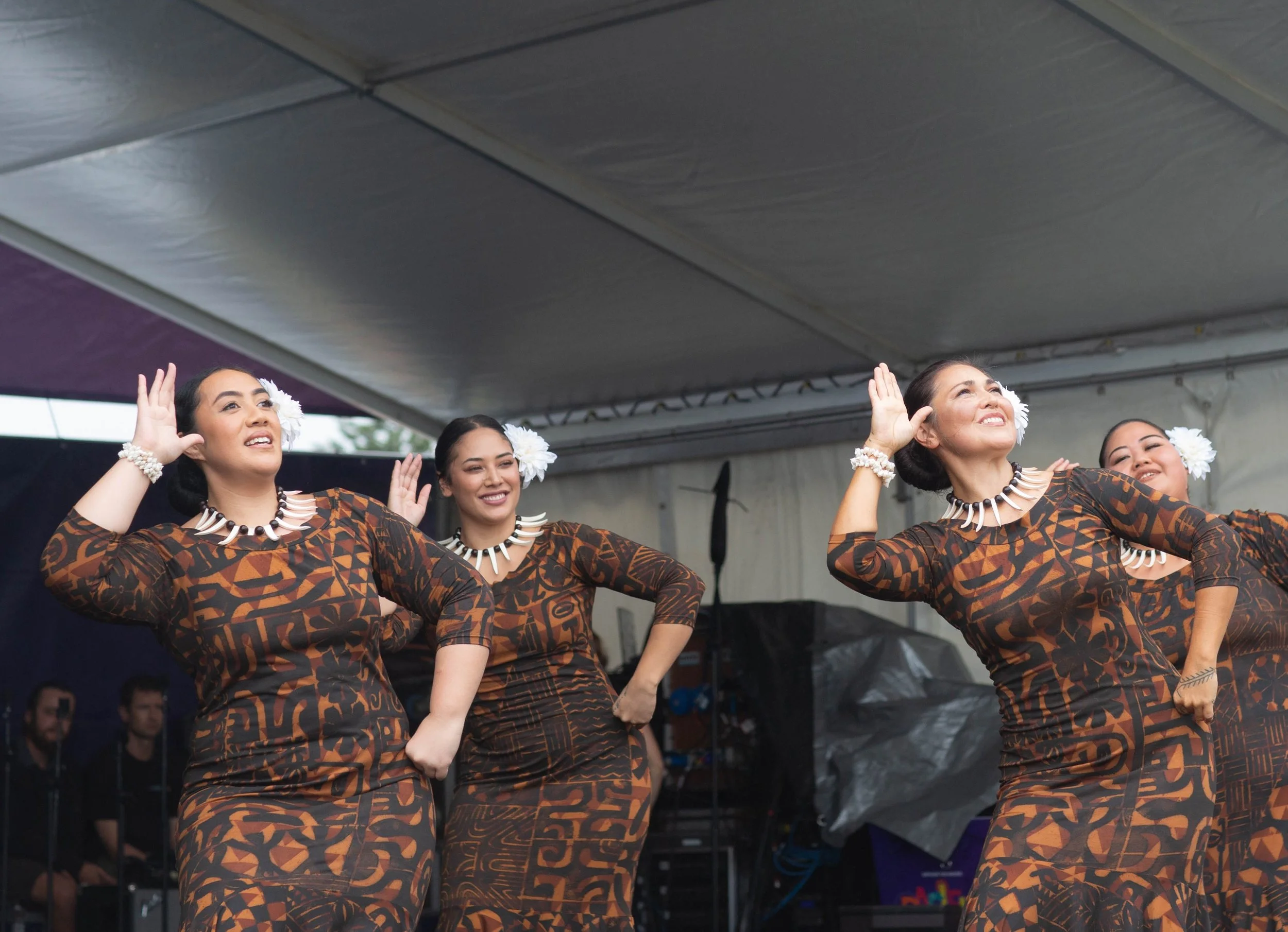 UraTabu cha ina olivia kahlia.jpg