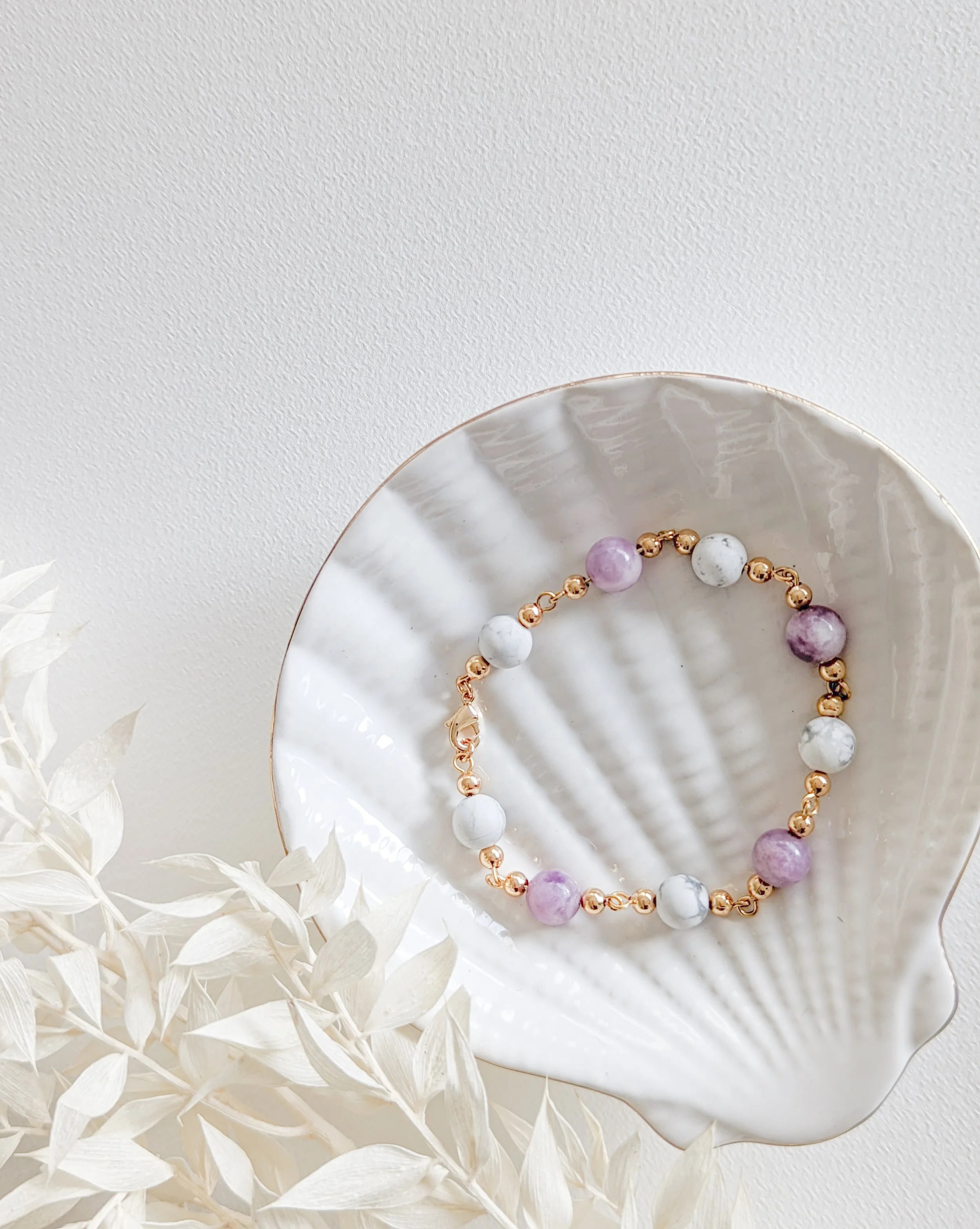 Howlite bracelet, Rose quartz bracelet, crystal jewellery, handmade crystal jewellery, Crystal Jewellery Australia.