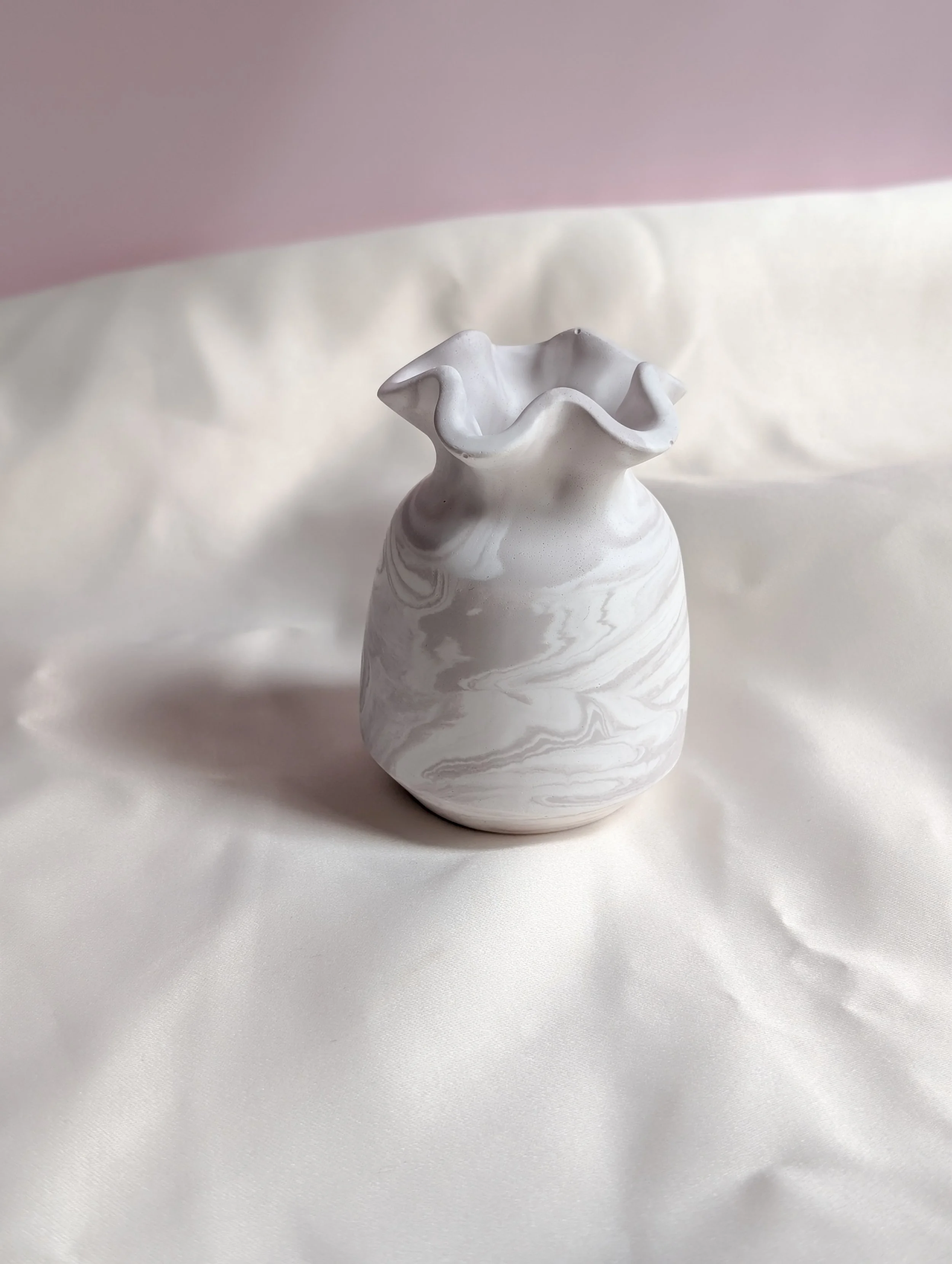 Wavy mini vase, bud vase