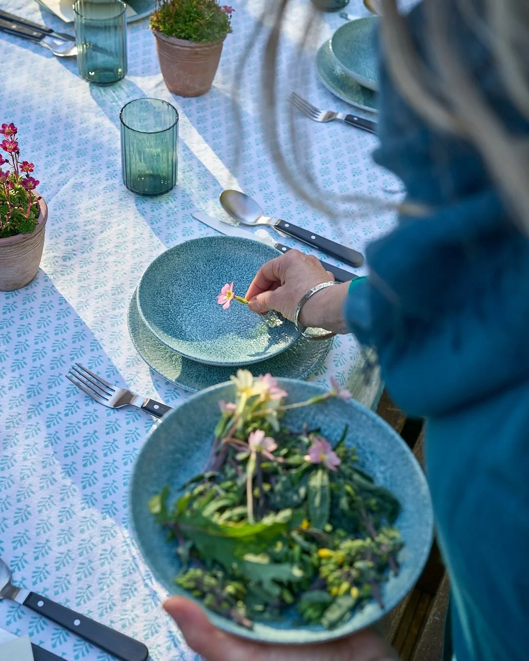 Preparing everything for an immersive day of Spring herbs, remedy making and supporting our bodies through seasonal shifts 🌿💚🌿

Attention to detail is important in my practice and in welcoming people to my workshops 🌿💚🌿

It brings joy to share 