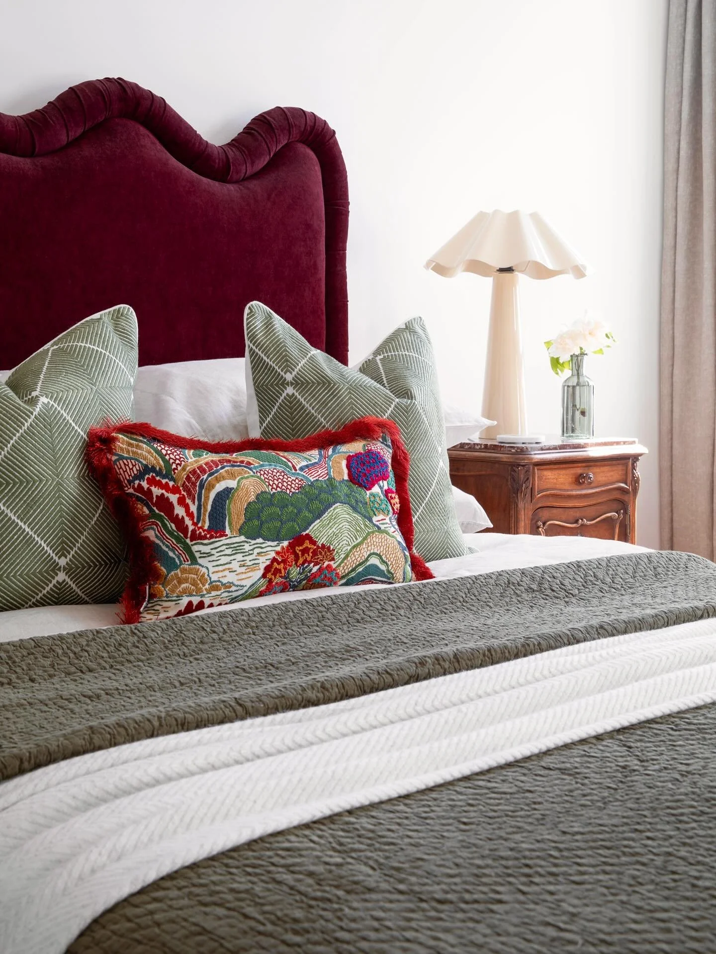 Bespoke headboard with elegant scalloped detailing, complemented by embroidered cushions. The bedside lamps subtly mirror the curves for a more cohesive look 

Styled by @herethereandhome
Photography @nmccabephotography @daryltmccabe