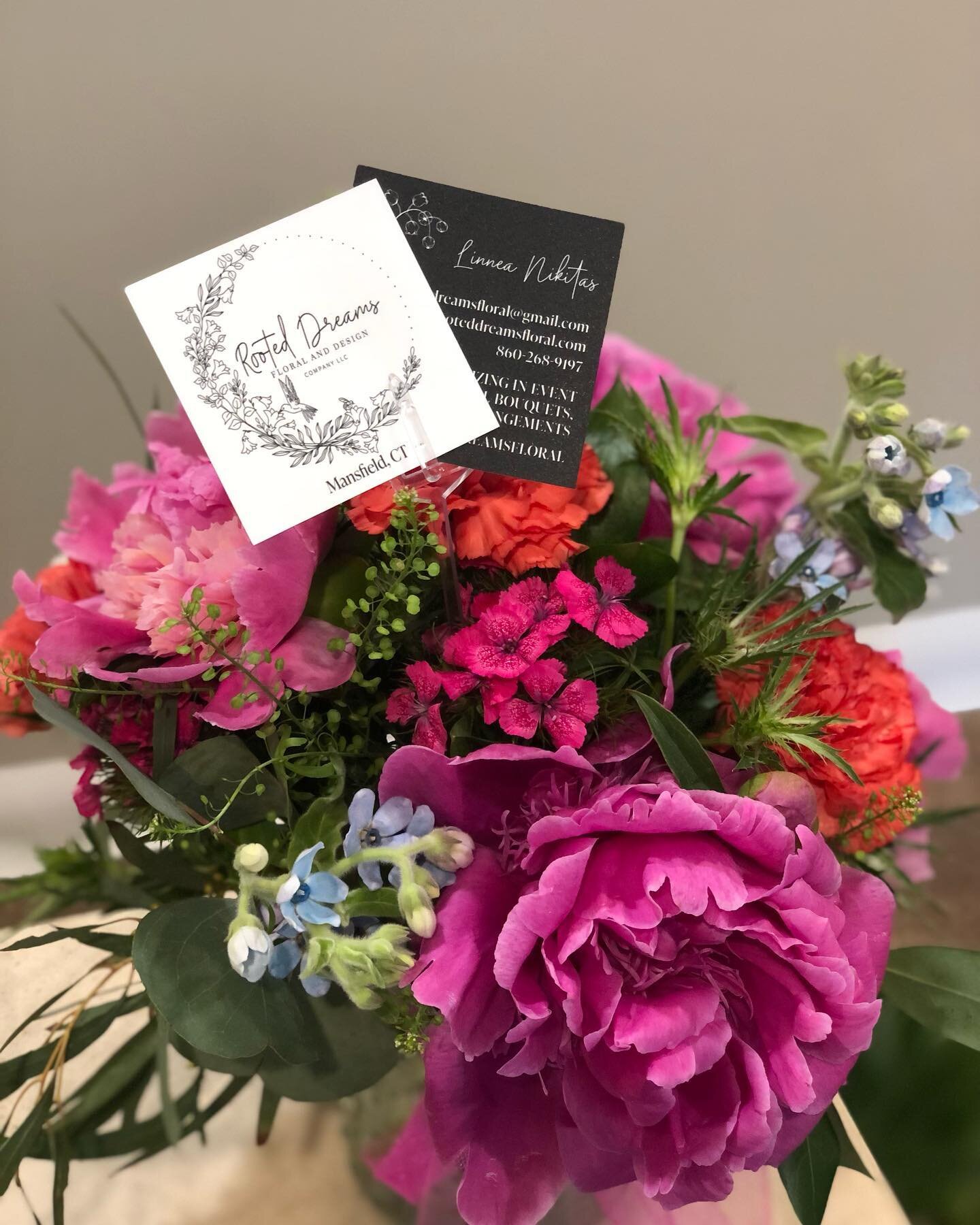 We love our bi weekly flower deliveries from @rooted_dreams_floral 🌸

We can&rsquo;t say enough about her custom bouquets! 

#supportsmallbusiness #supportlocal #floral #lovewhatyoudo #signaturesalonct