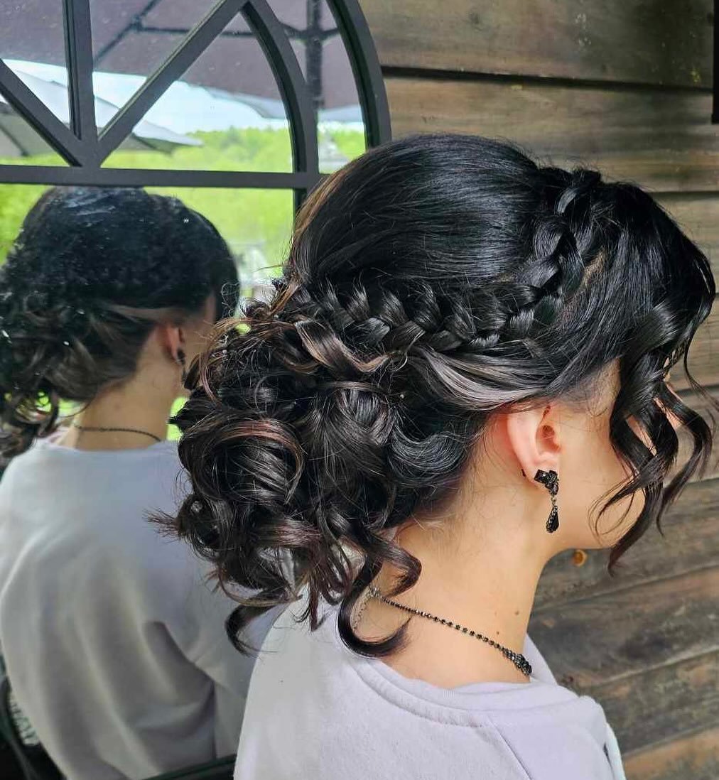 Prom season in full swing!! Gorgeous up style by @brandyc_signature_hair 🤩

#promct #upstyles #brandy _signature_hair #signaturesalon_ct #cthairsalon #cthairsalon #passionforhair #northwindhamct