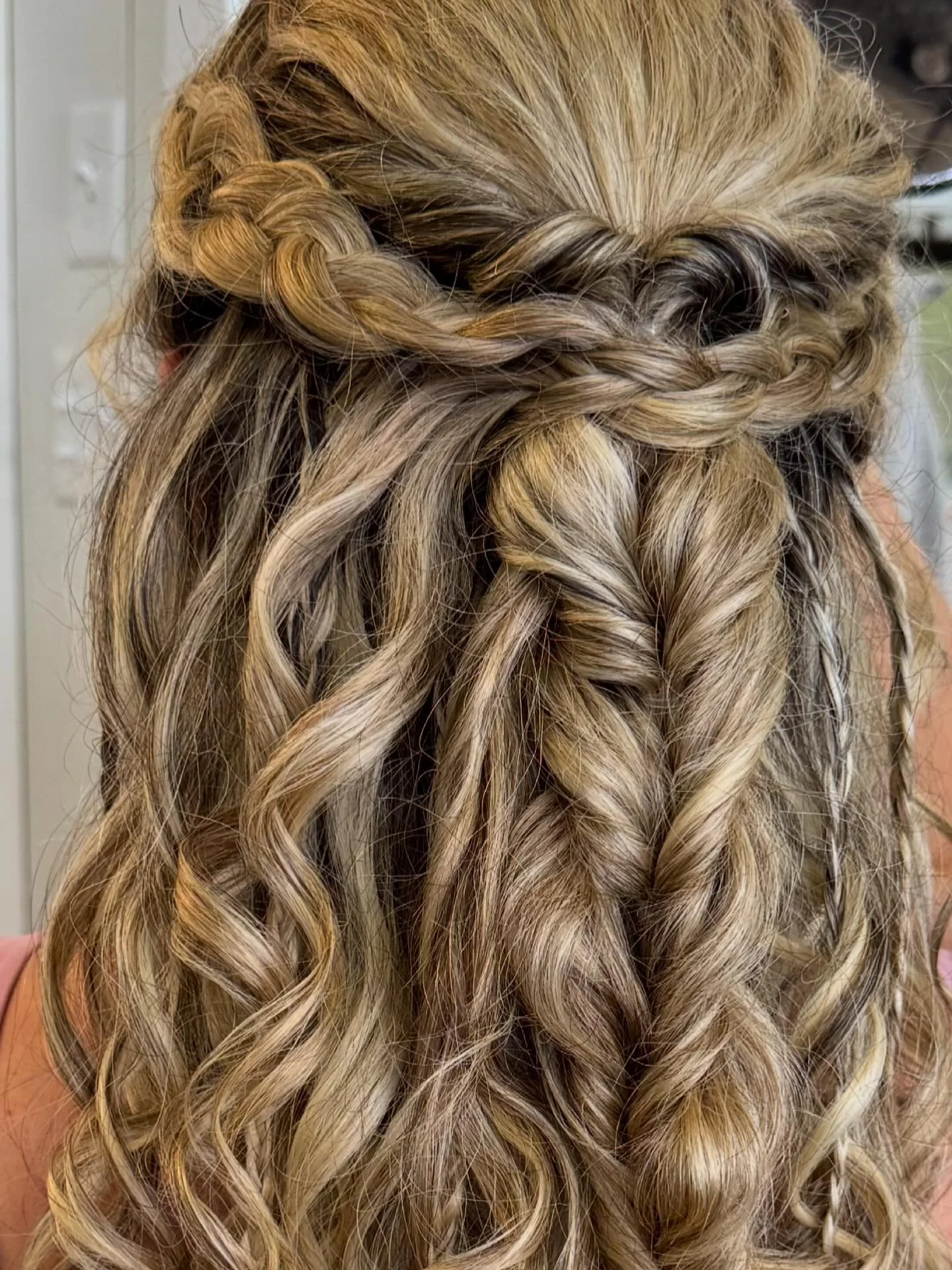 Boho brides ☀️

@theholistichairartist creating this boho bridal  style #bohobride #wedding #ctwedding #ctsalon #bridalhairstyle #holistichairartist