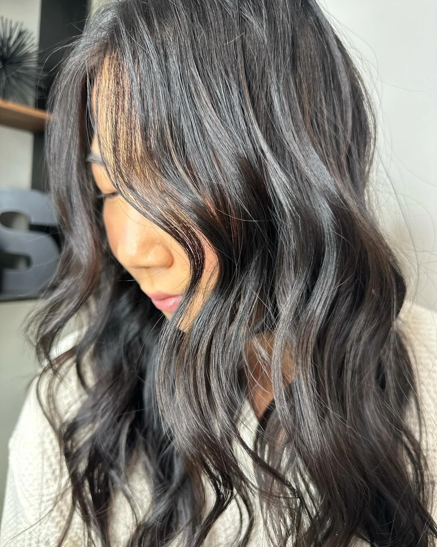 Dropping inspo for your next hair appointment, deep smokey brown. Another gorgeous brunette creation by Megan @iammegantoner 🤎

#iammegsntoner #signature_salonct #northwindhamct #brunnette #smokeybrownhair #schwarzkopf #oligopro #cthair #cthairstyli