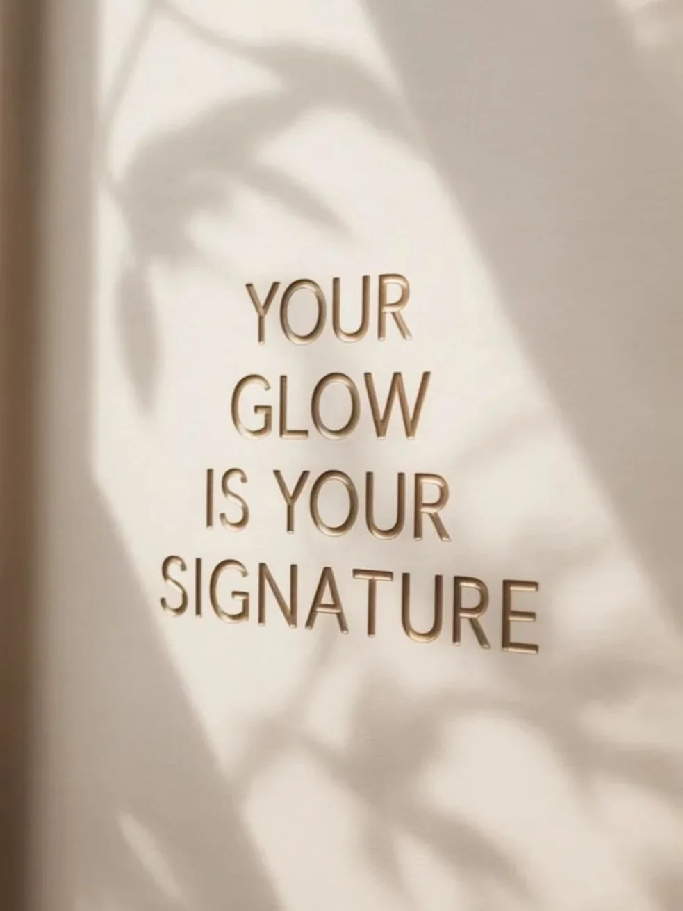 Whether it&rsquo;s a spray tan, hair, lashes, or waxing &mdash; we&rsquo;ve got you covered. Glow up with Signature Salon 😊 

#glowupwithsignaturect #cthairsalon #ctspraytan #northwindhamct #wegotyou