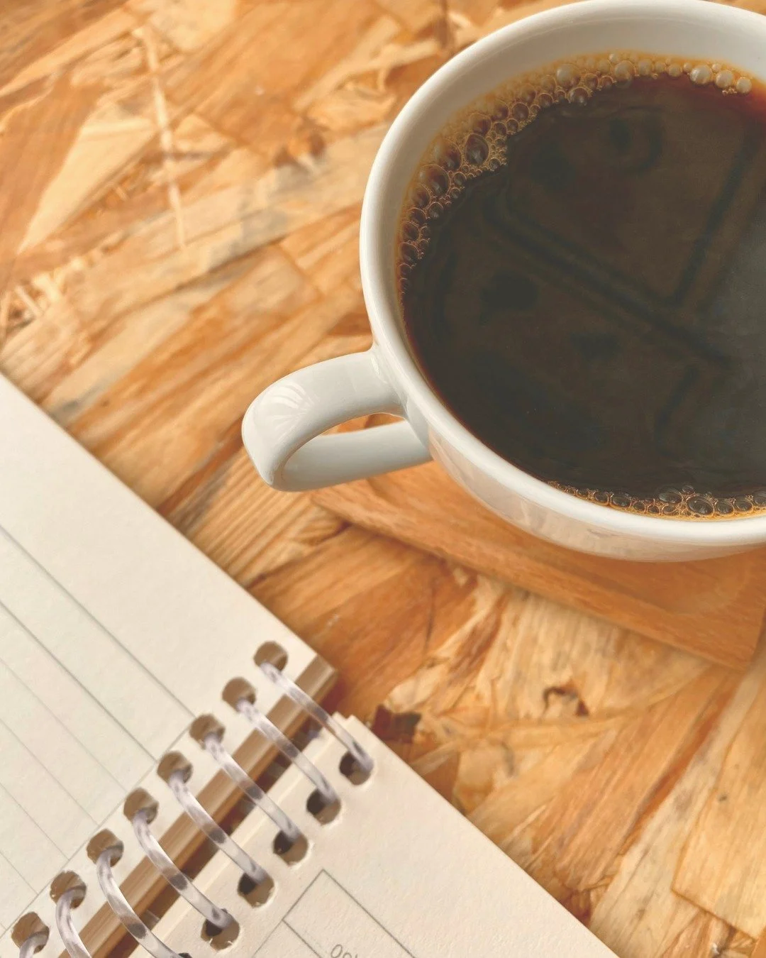 Some days, writing feels like pure magic. Other days&hellip; it&rsquo;s just me, a cup of coffee, and a very long to-do list. ☕️✍️ It's equal parts inspiration and chaos.

What&rsquo;s your creative mood this week?

#KellyRimmer #AuthorLife #WritingI