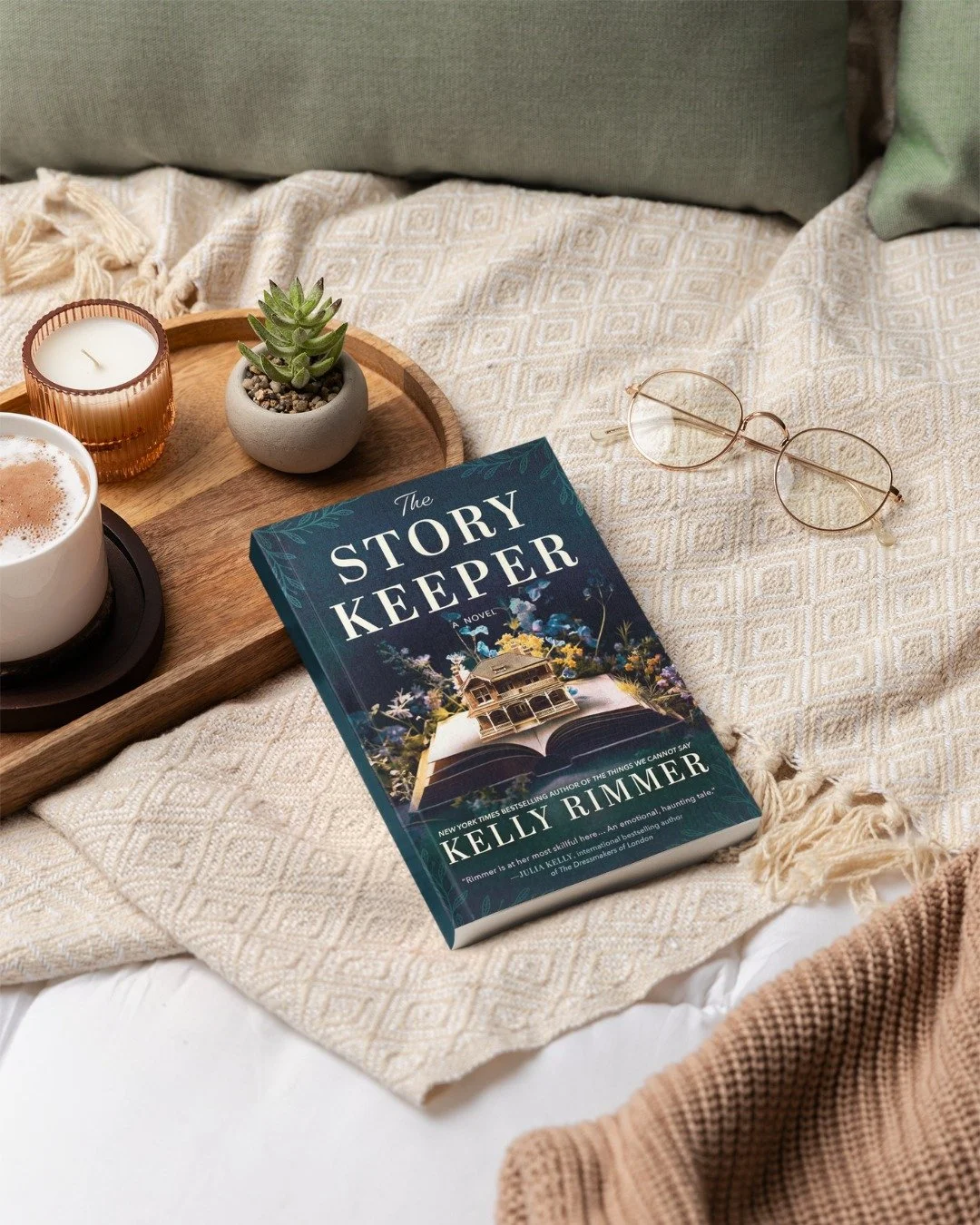 Let's start this new year off with a peek into THE STORY KEEPER:

✨ A crumbling estate
✨ A forgotten book
✨ A family secret buried deep
✨ A story within a story

If you love gothic mysteries, emotional twists, and a touch of the uncanny&hellip; this 